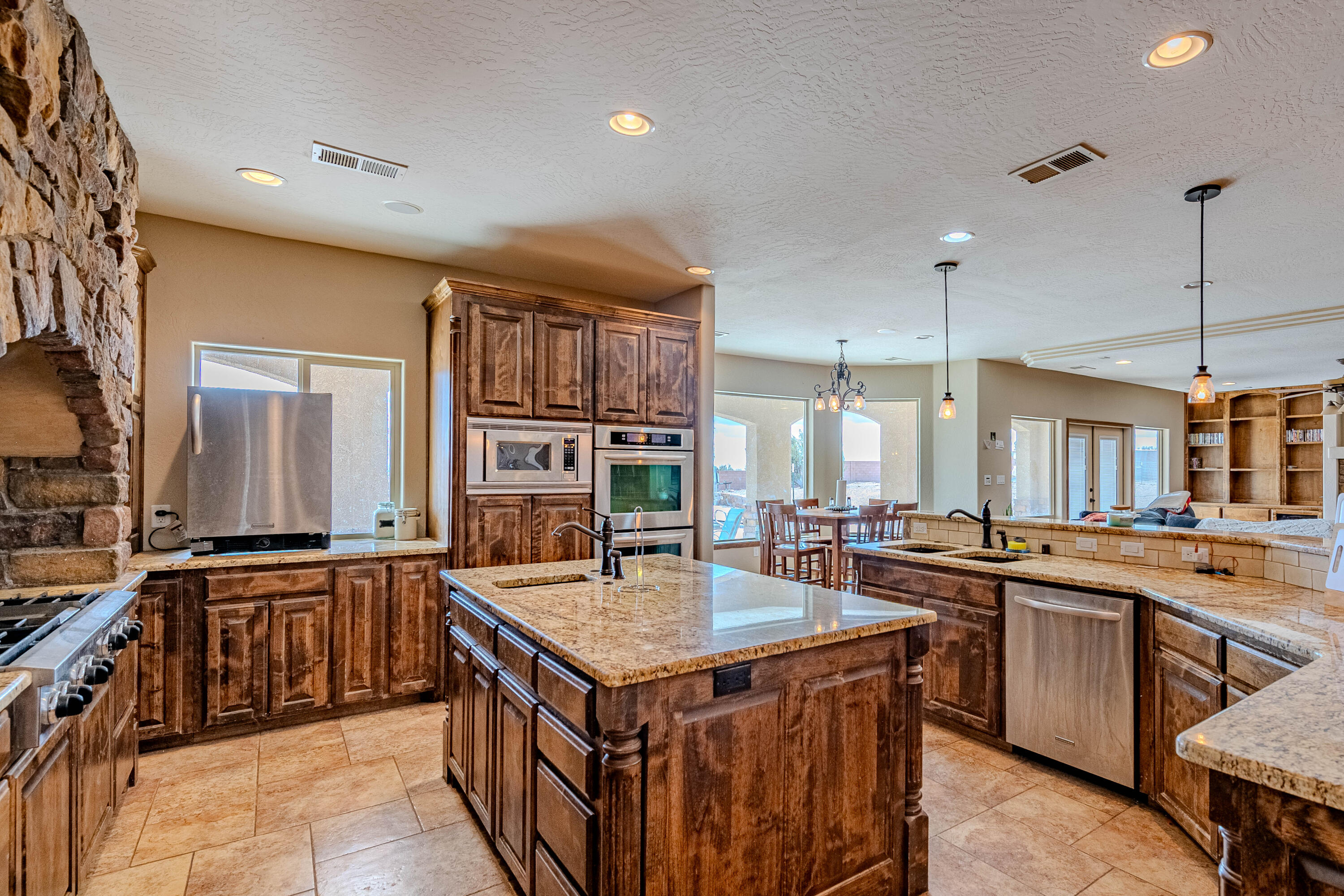 5016 FRONTIER Road NE