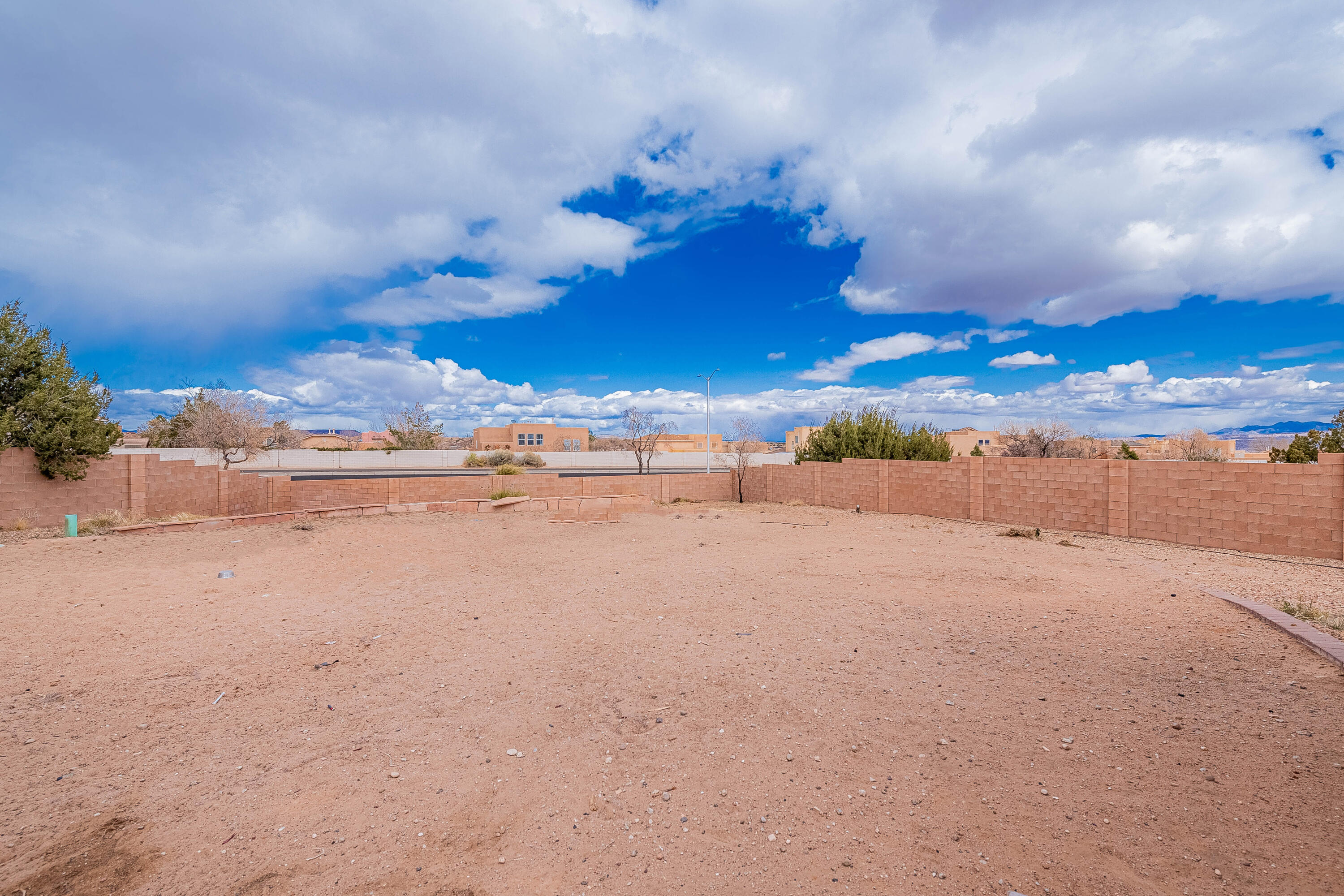 5016 FRONTIER Road NE