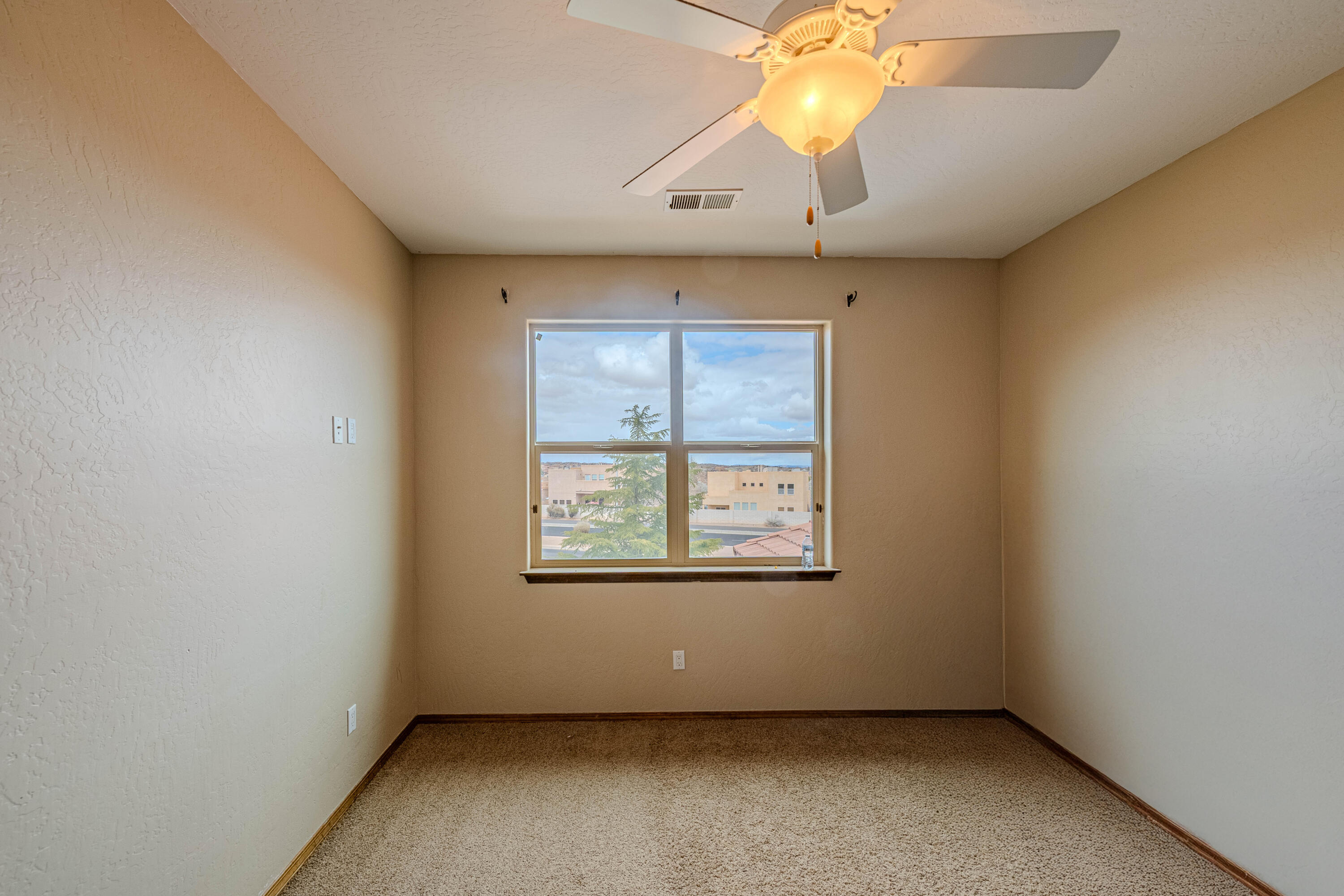 5016 FRONTIER Road NE