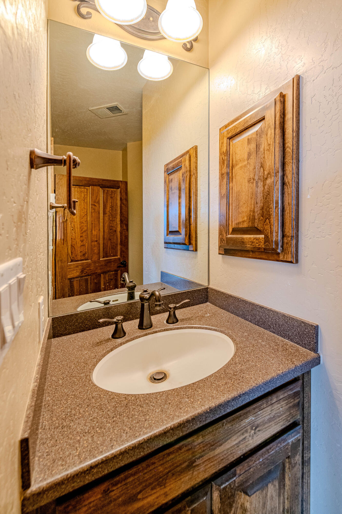 5016 FRONTIER Road NE