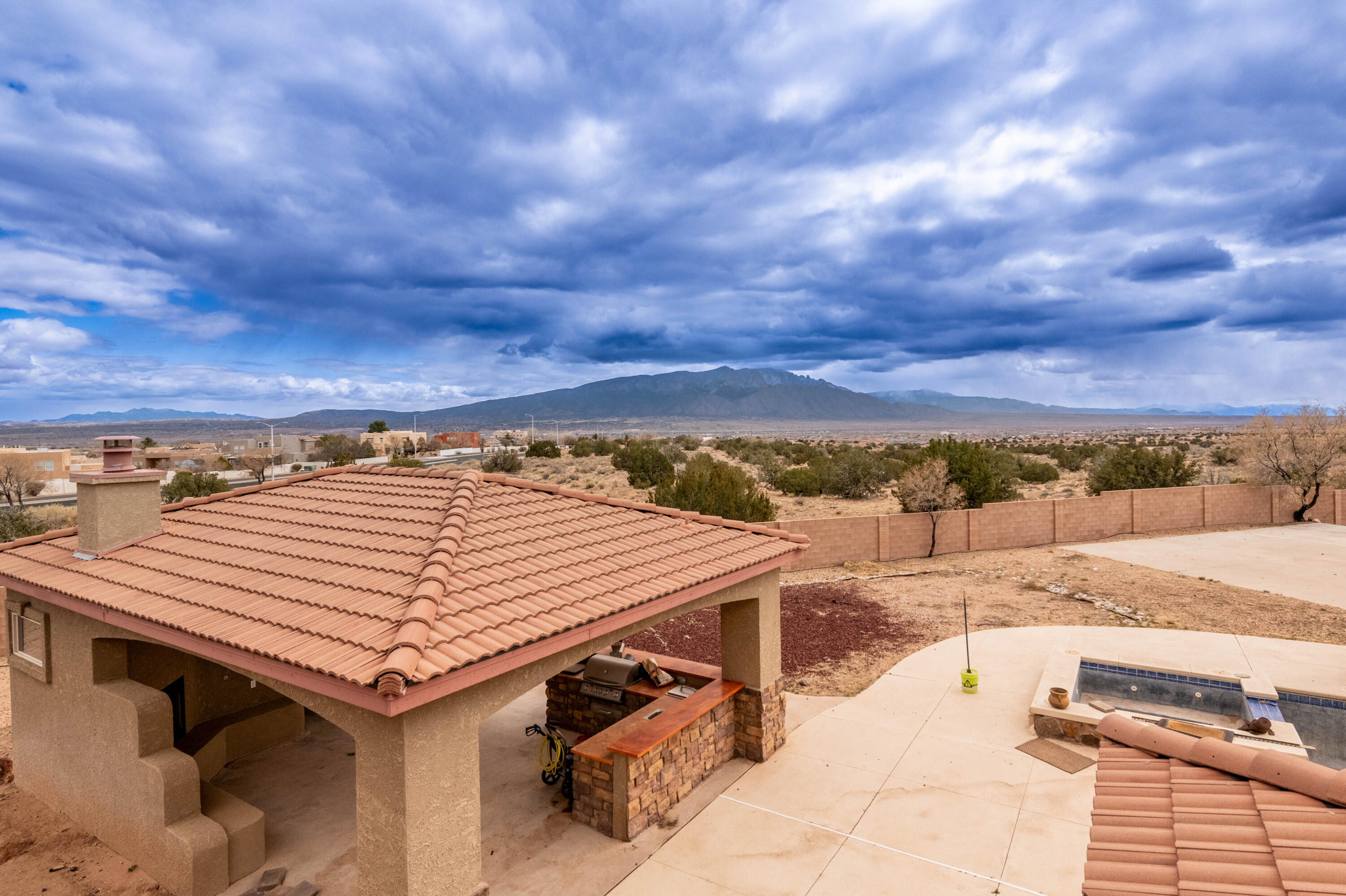 5016 FRONTIER Road NE