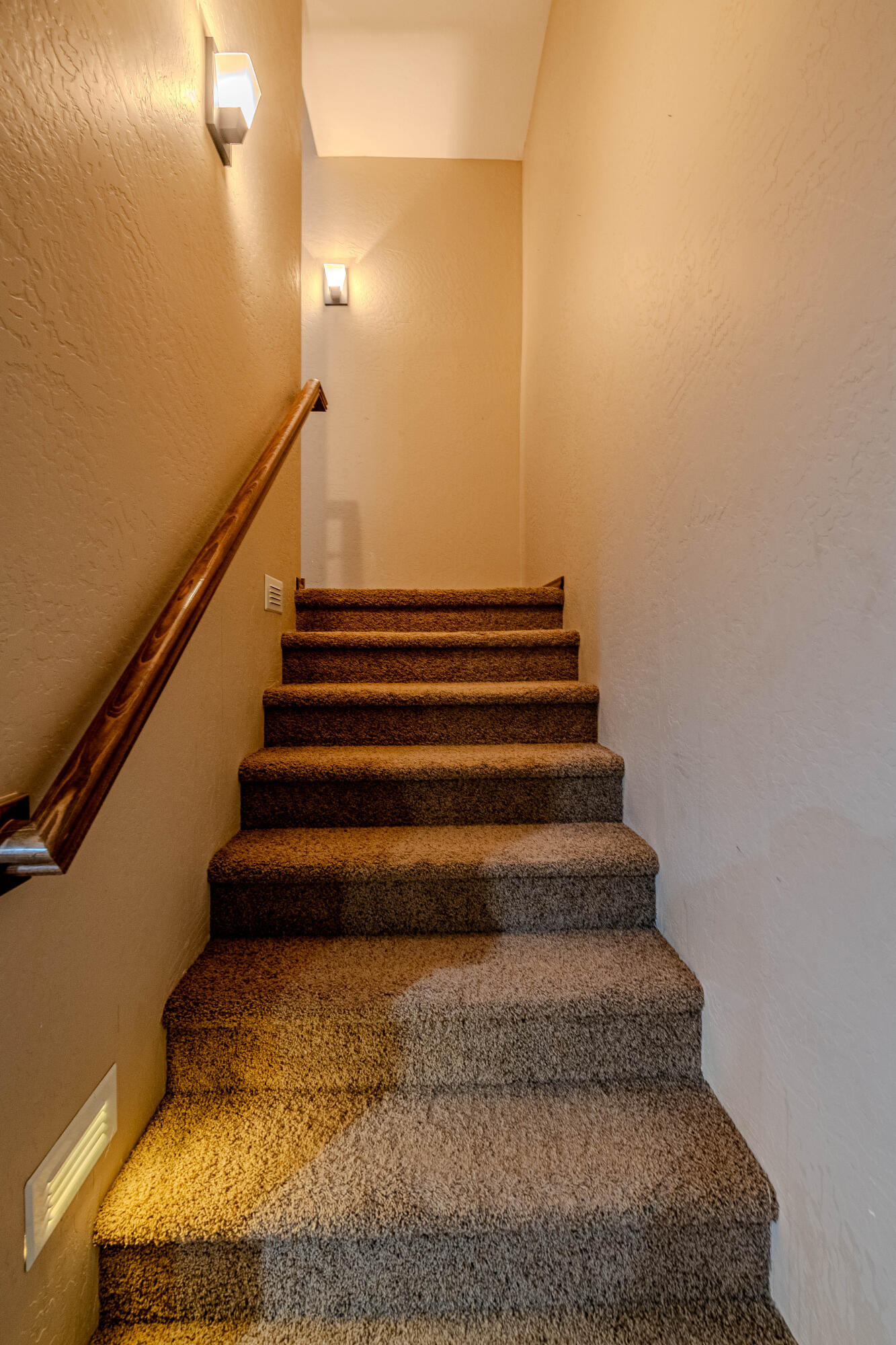 5016 FRONTIER Road NE