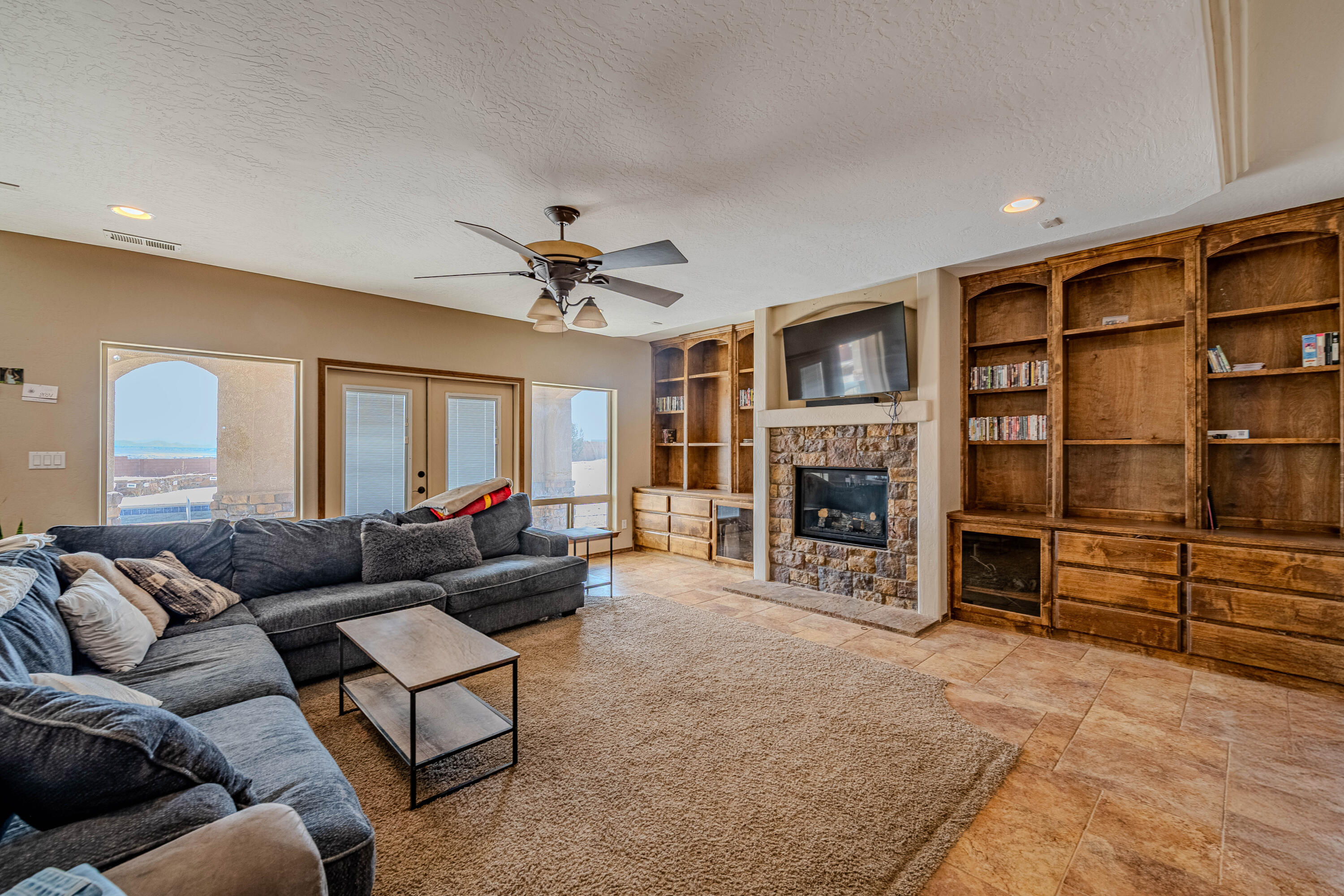 5016 FRONTIER Road NE