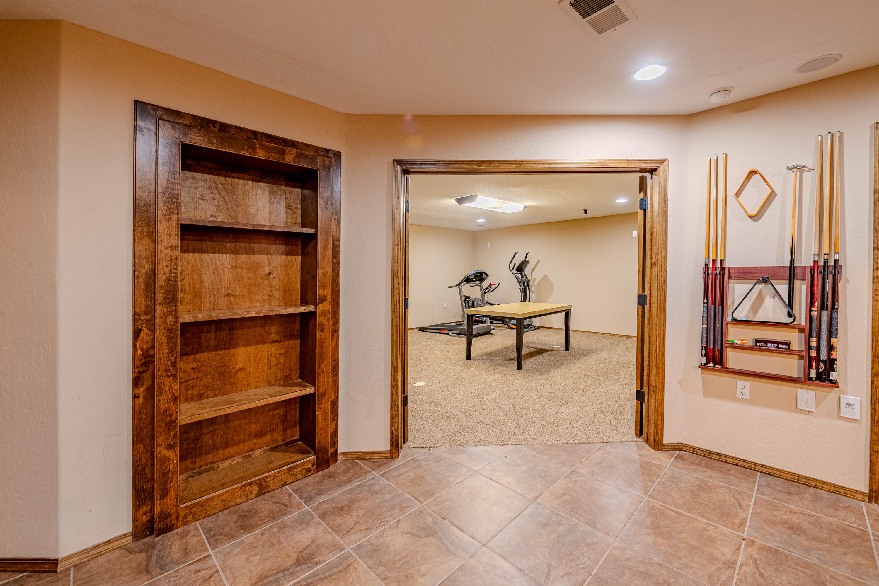 5016 FRONTIER Road NE