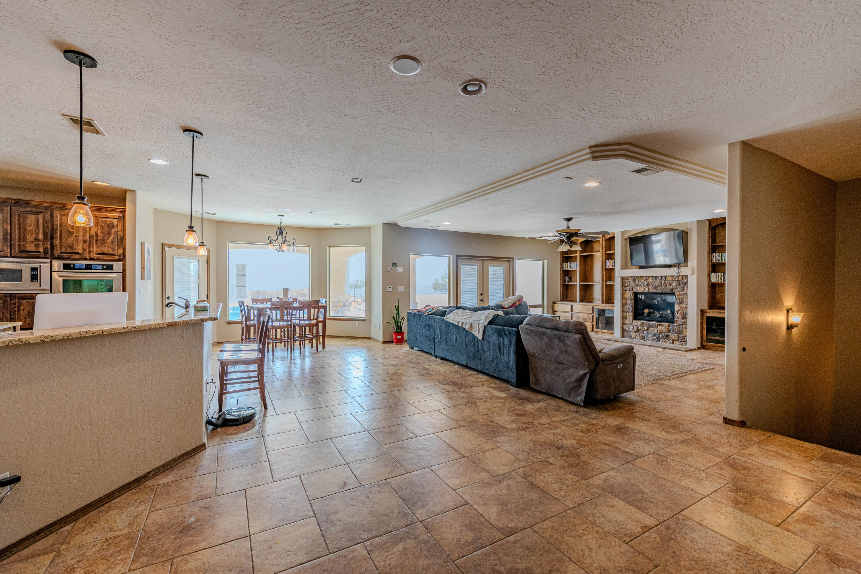 5016 FRONTIER Road NE