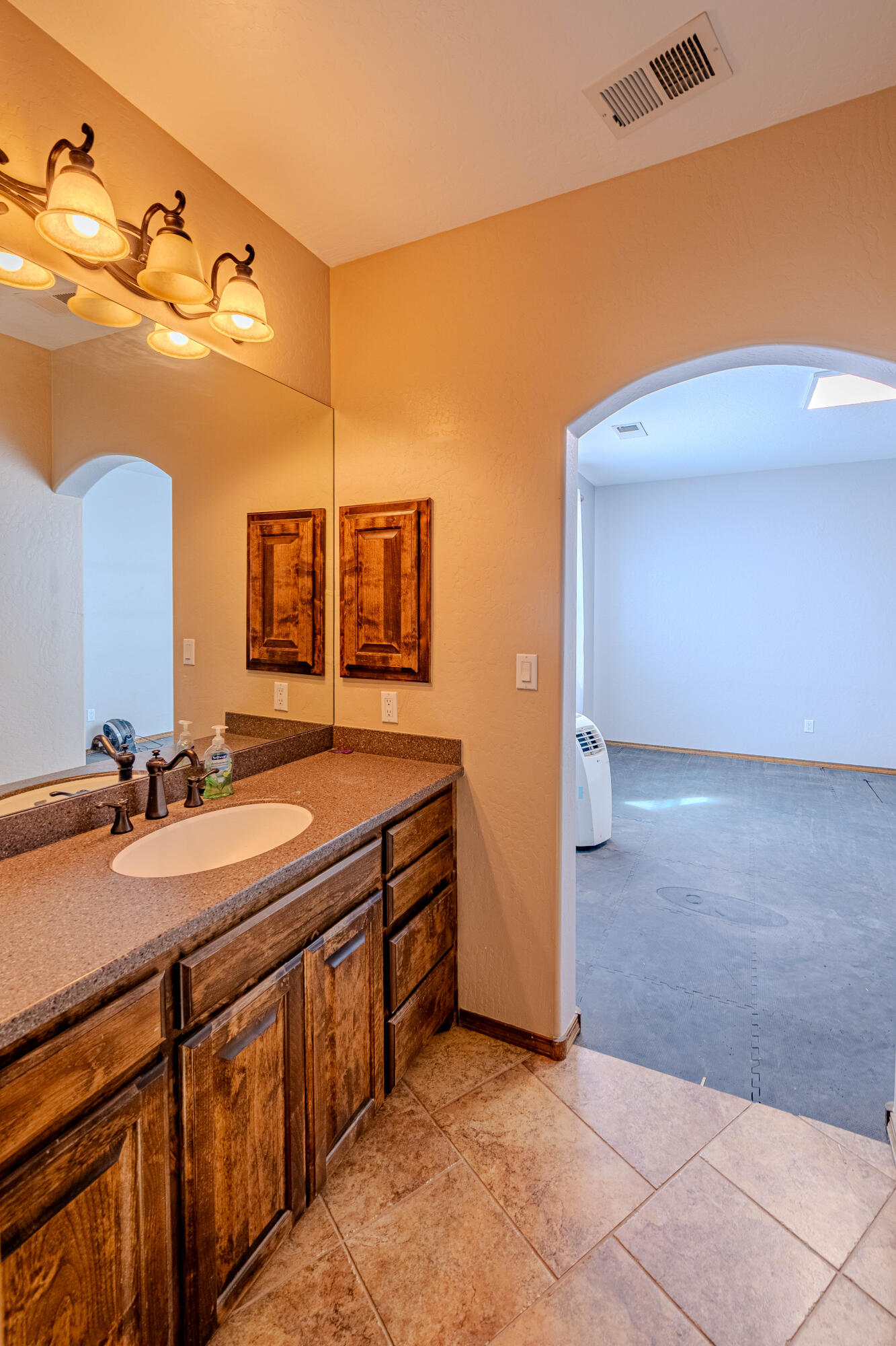 5016 FRONTIER Road NE