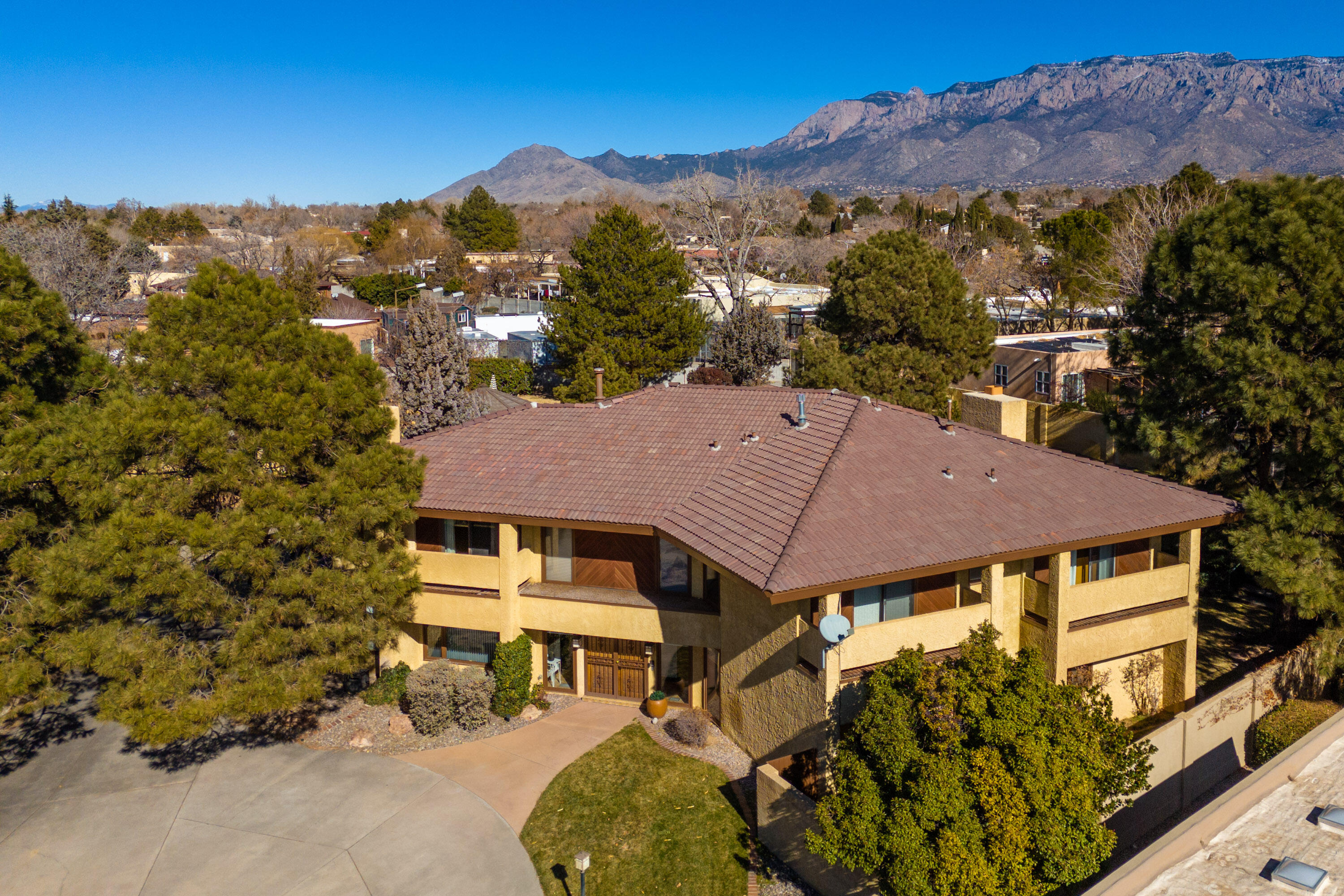 5508 Luna del Oro Court NE