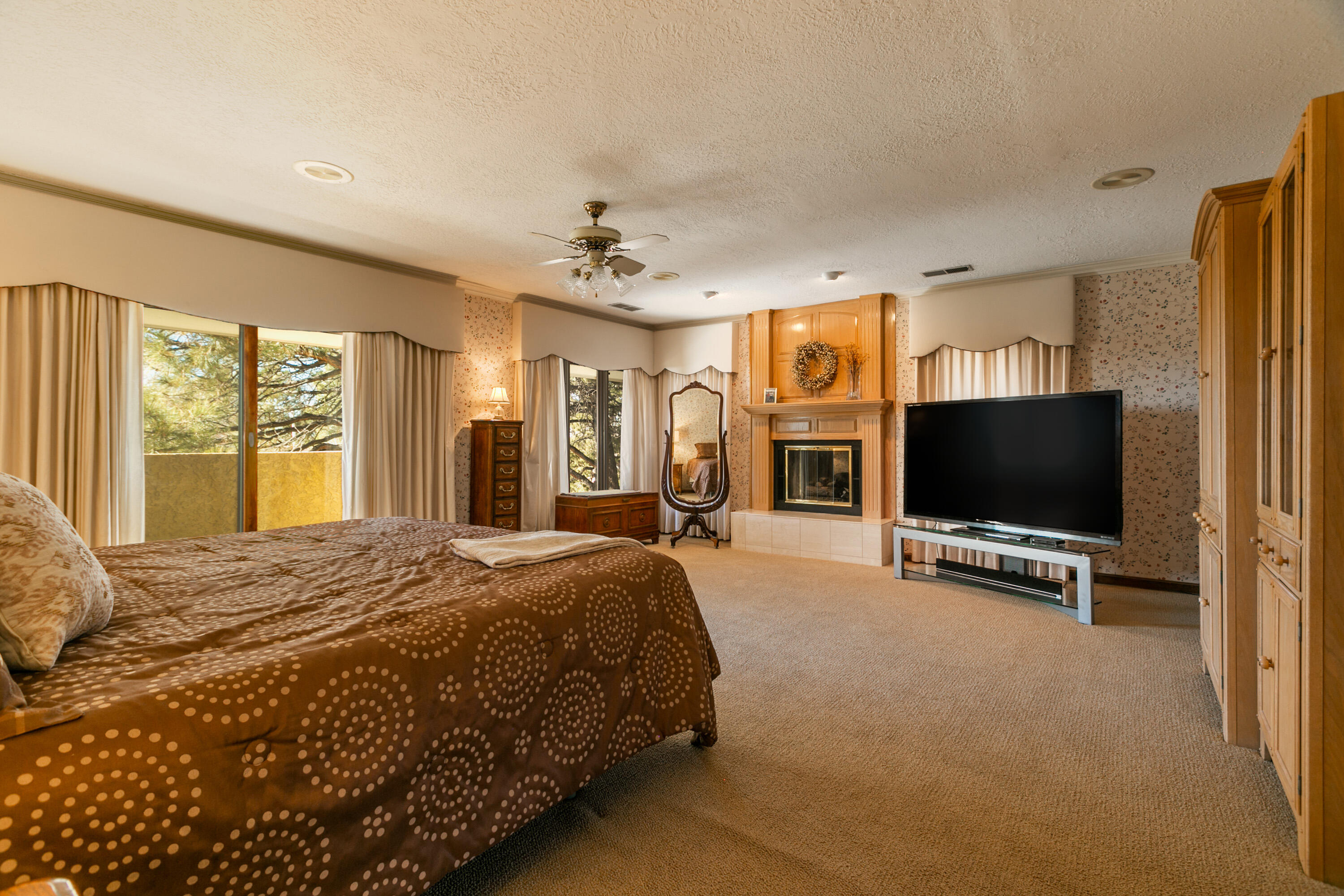 5508 Luna del Oro Court NE