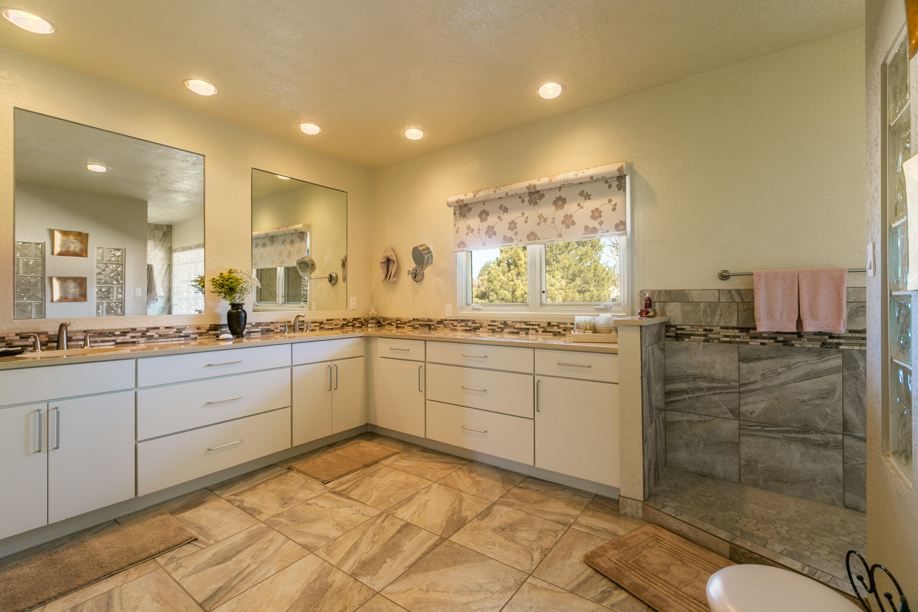 5508 Luna del Oro Court NE
