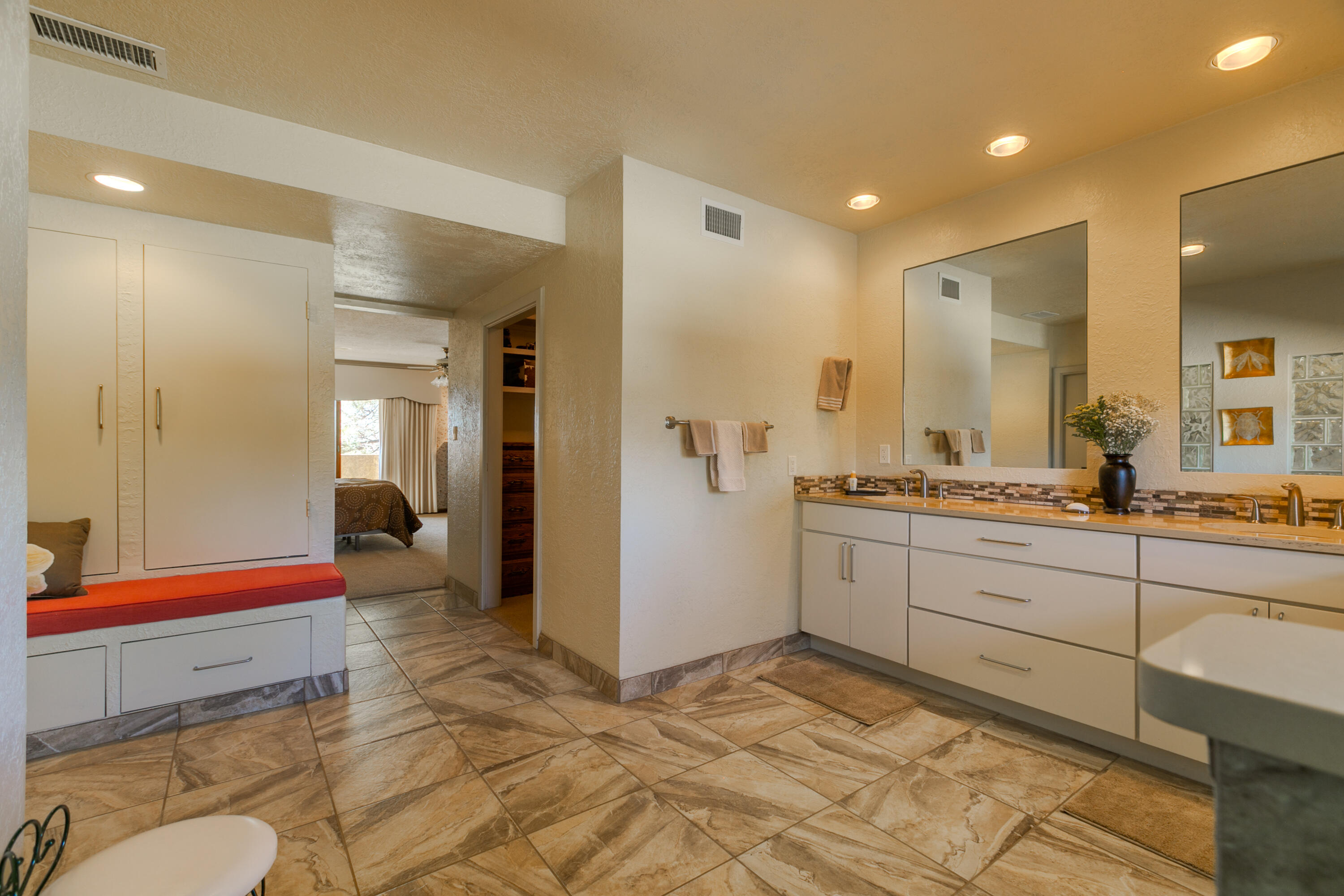 5508 Luna del Oro Court NE