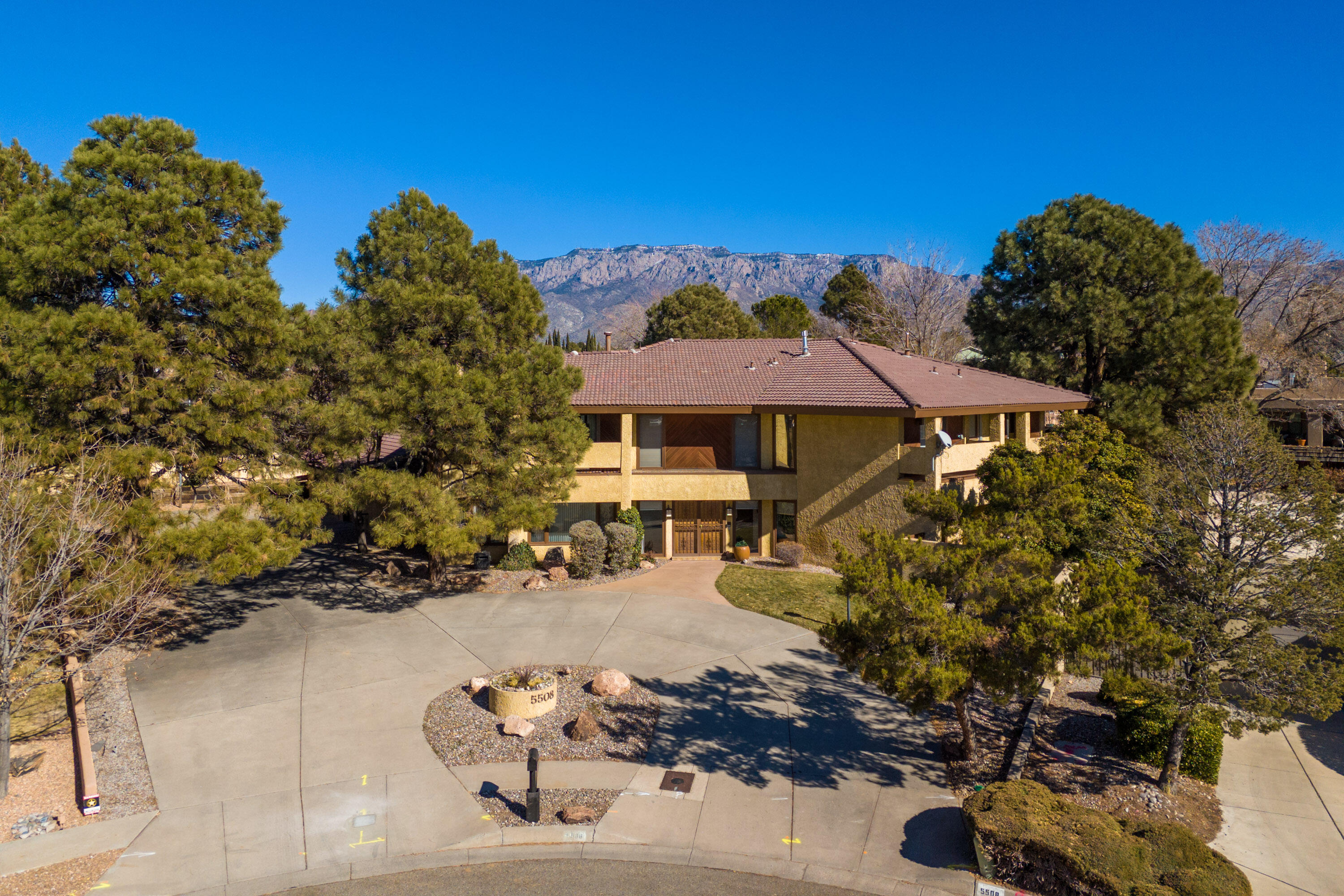 5508 Luna del Oro Court NE