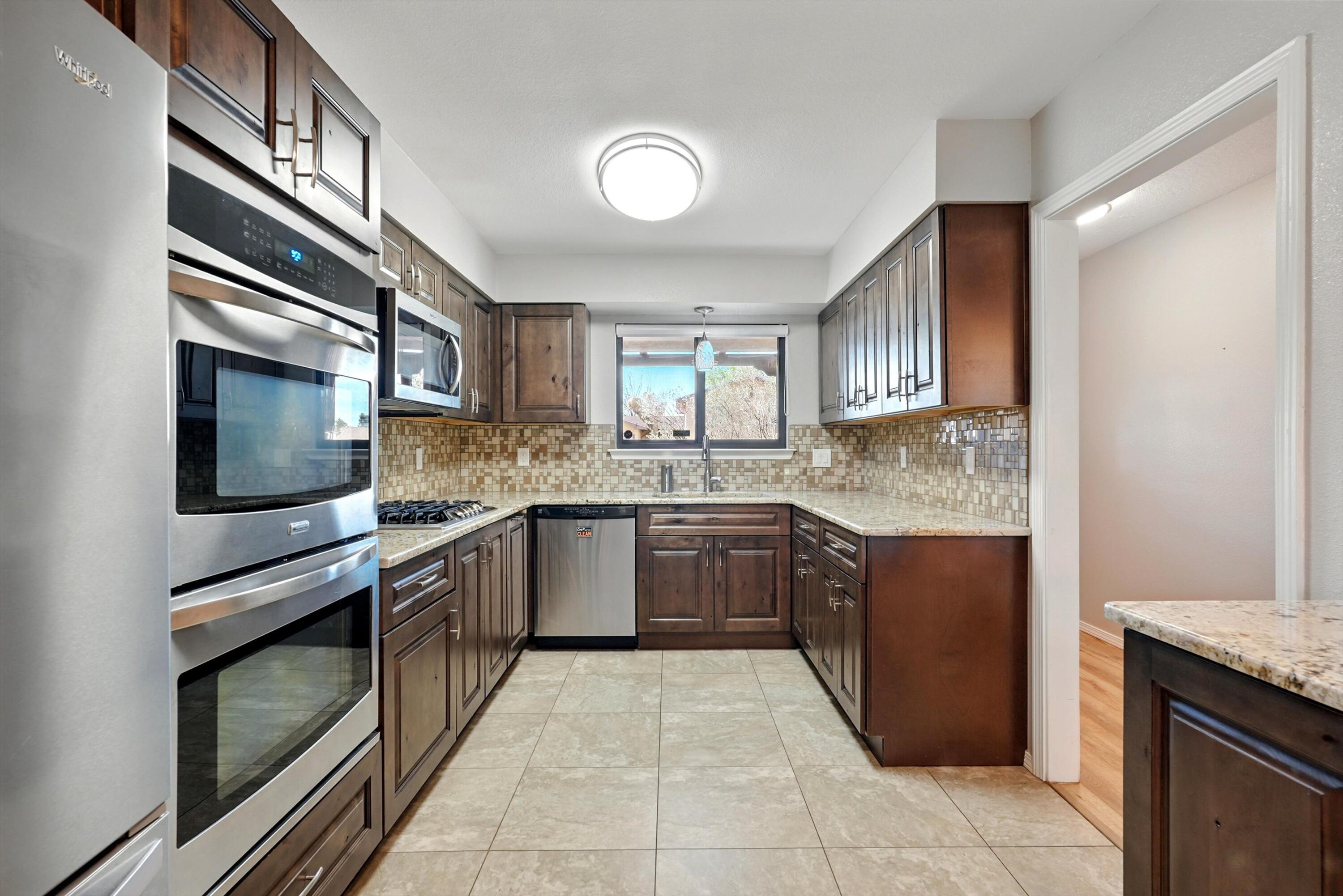 14117 LA CUEVA Avenue NE