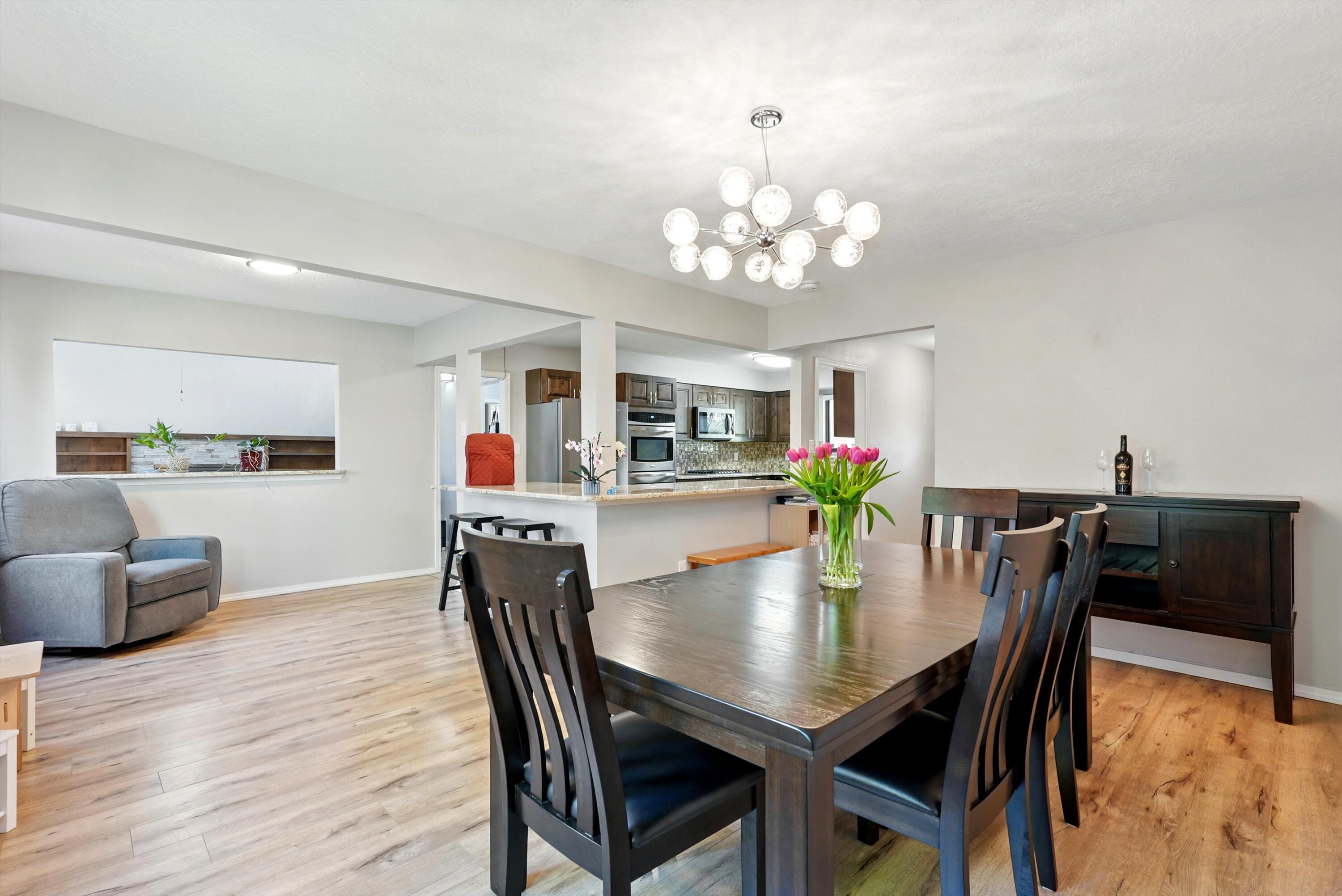 14117 LA CUEVA Avenue NE