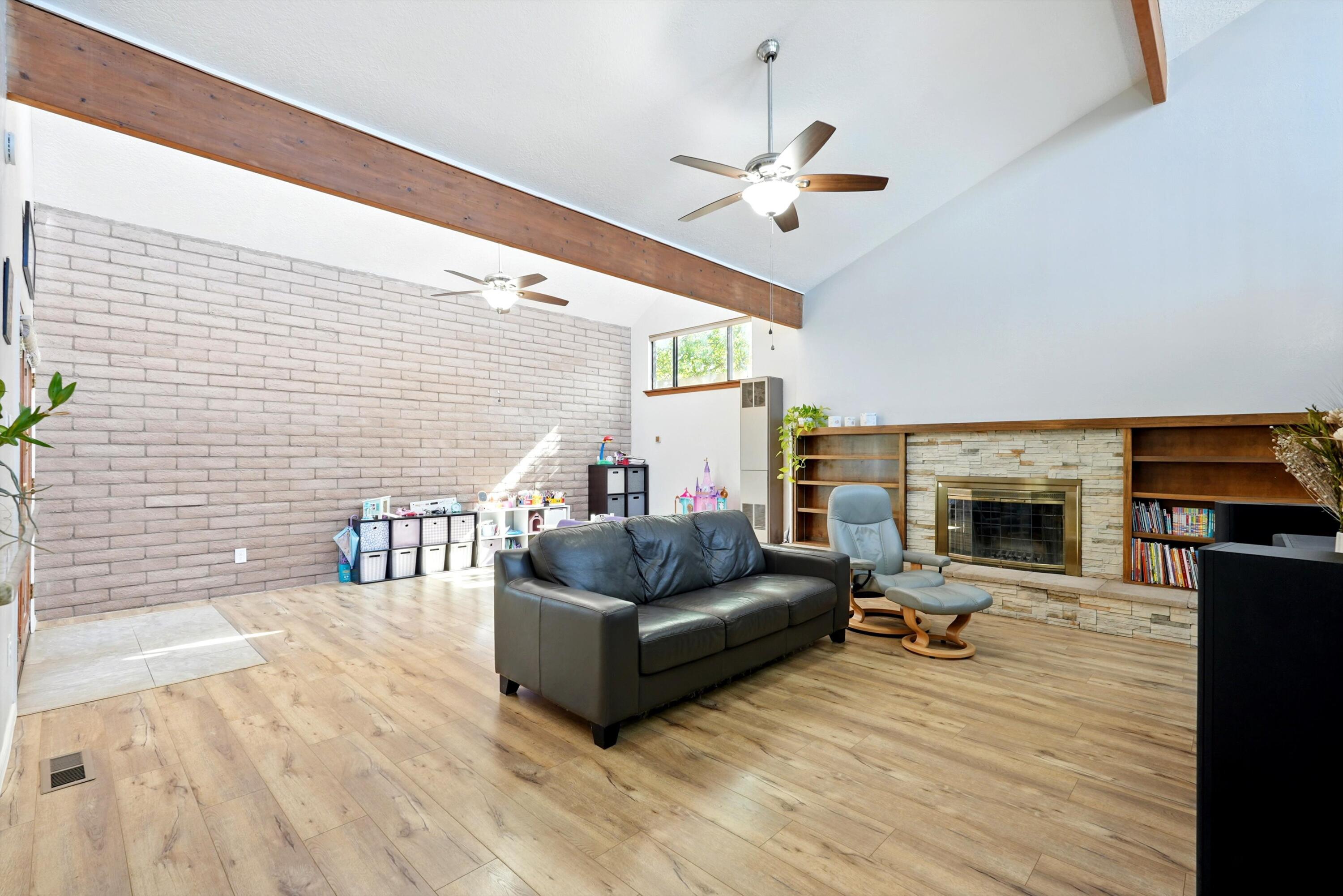 14117 LA CUEVA Avenue NE