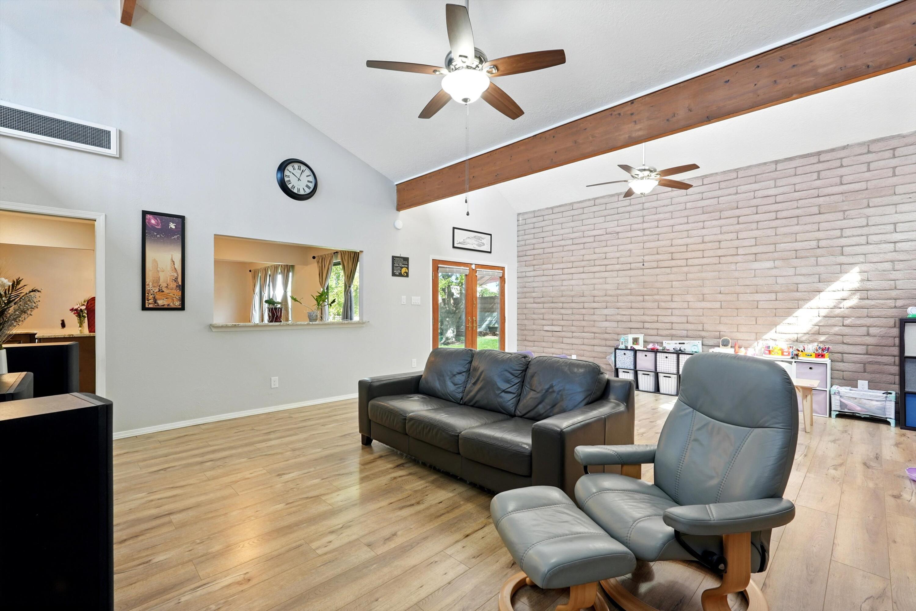 14117 LA CUEVA Avenue NE