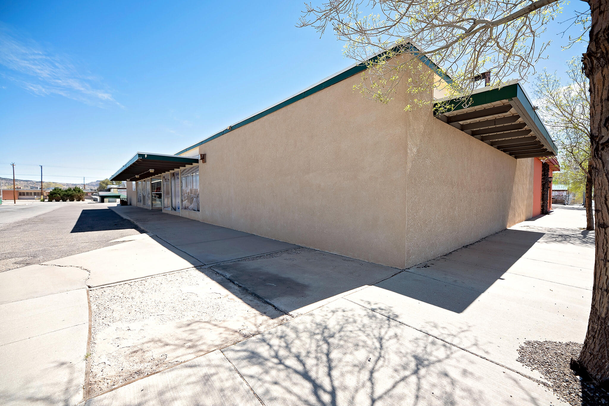200 E Santa Fe Avenue