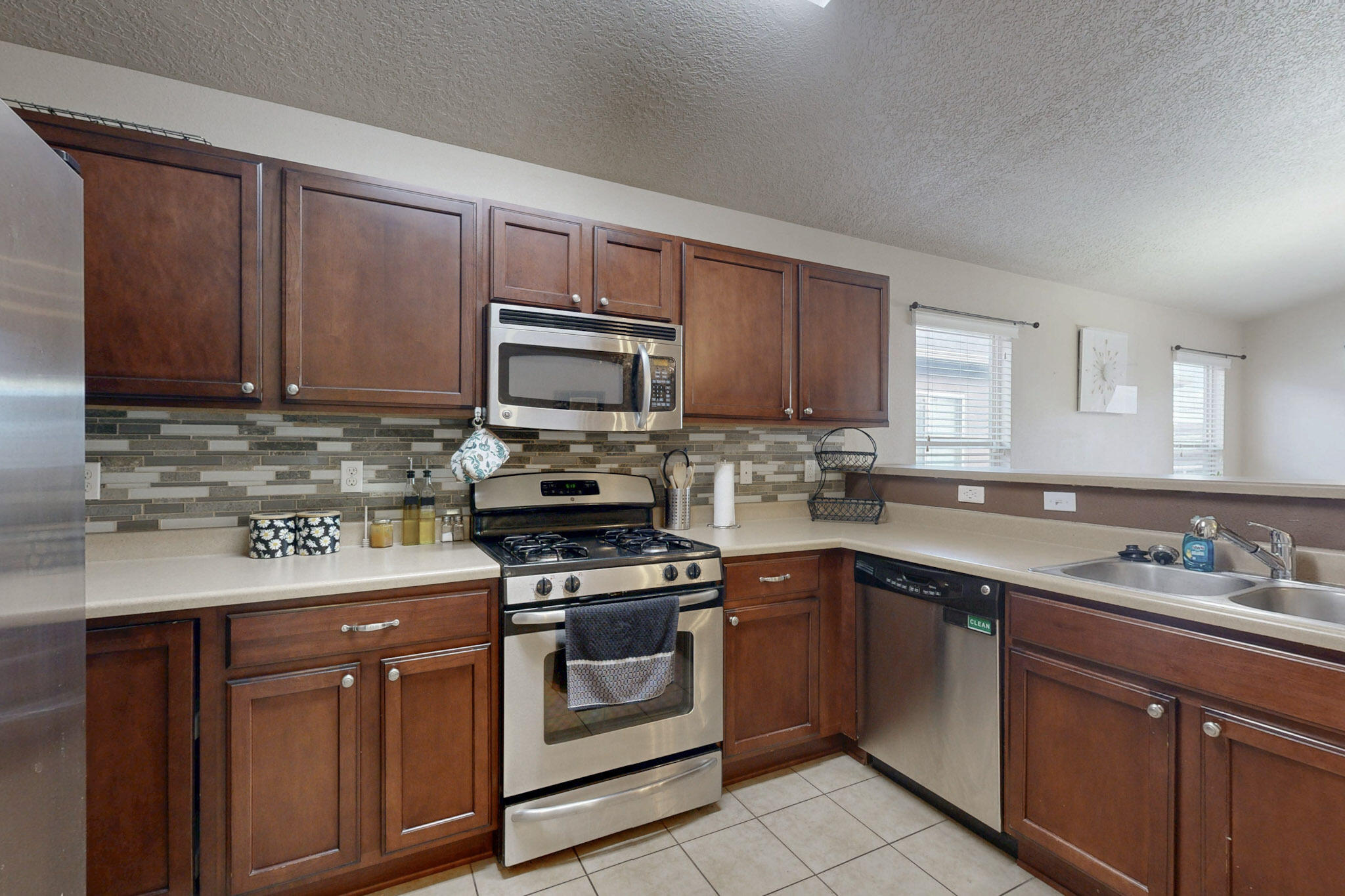 7012 CANYON CLIFF Road NW