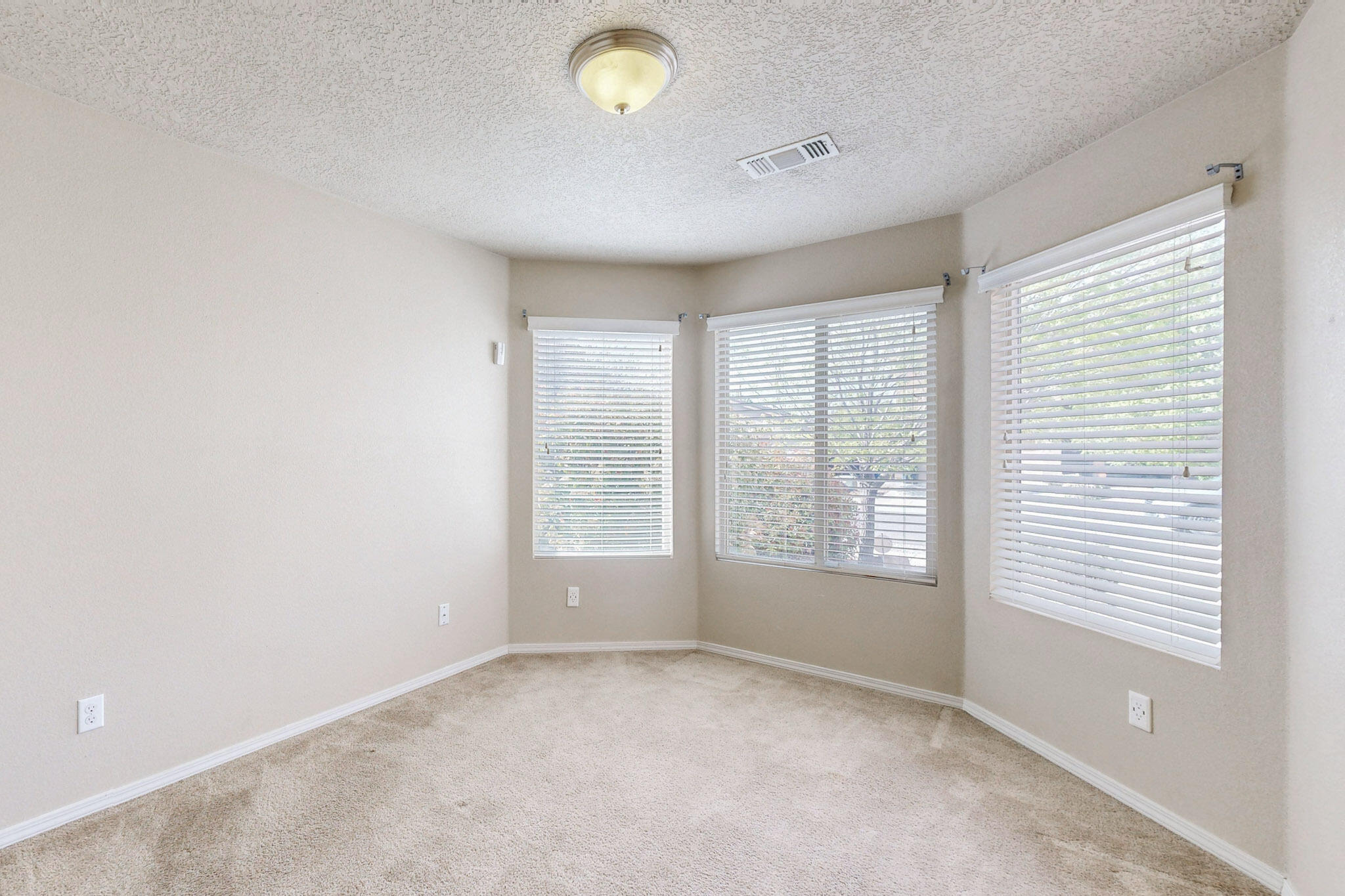 7012 CANYON CLIFF Road NW