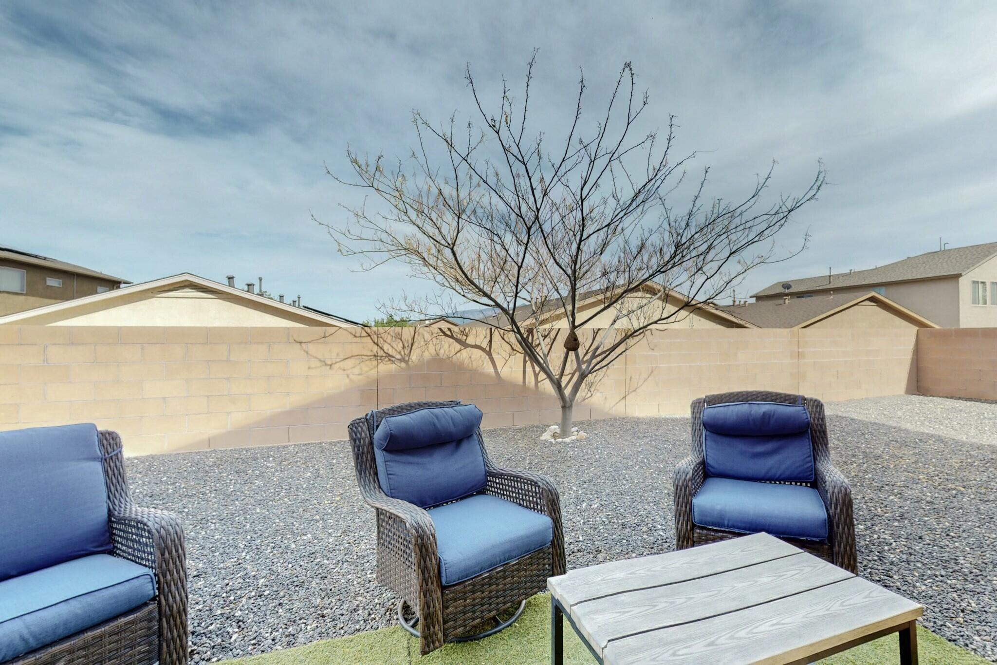 1842 BUCKSKIN Loop NE