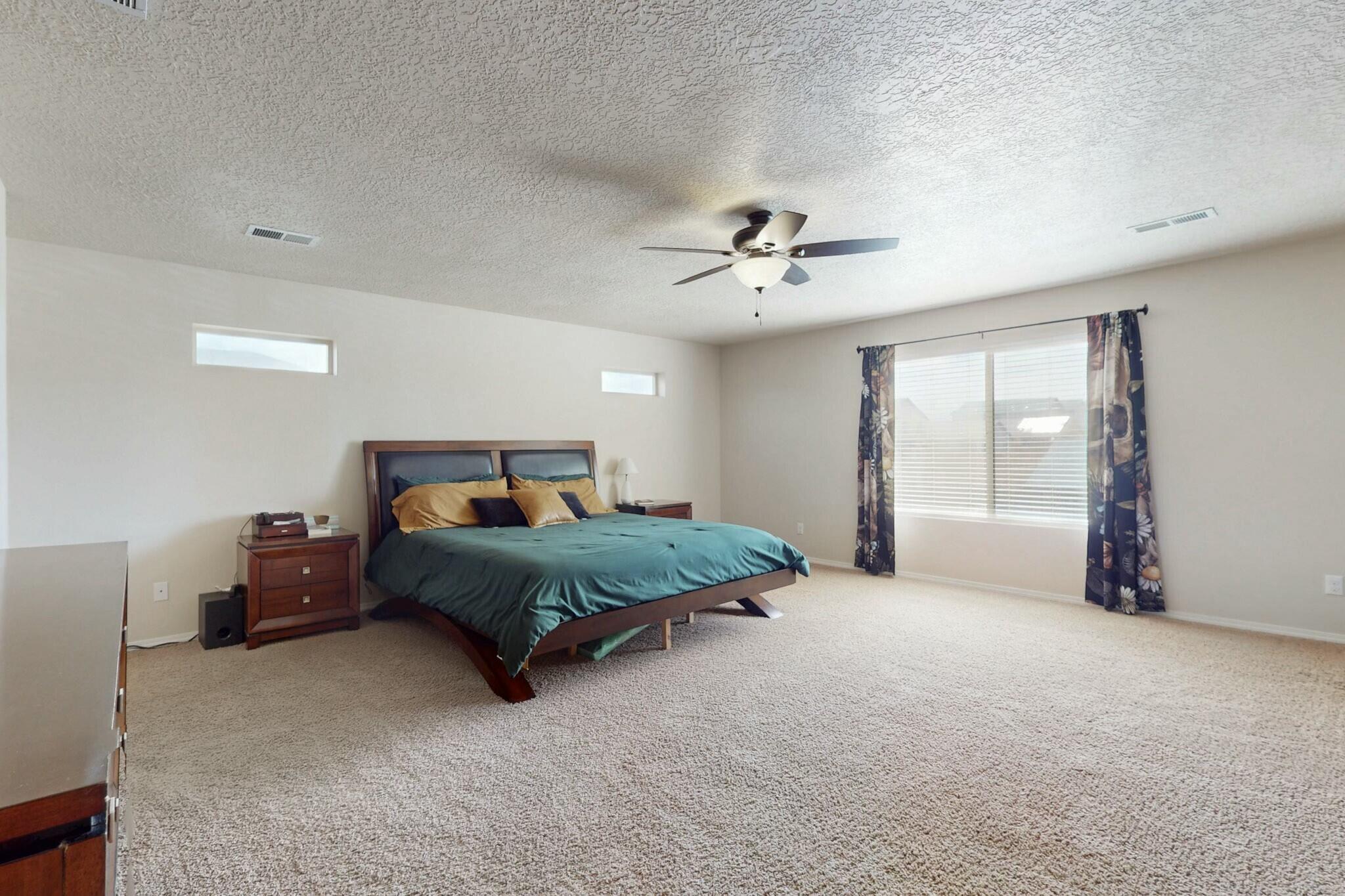 1842 BUCKSKIN Loop NE