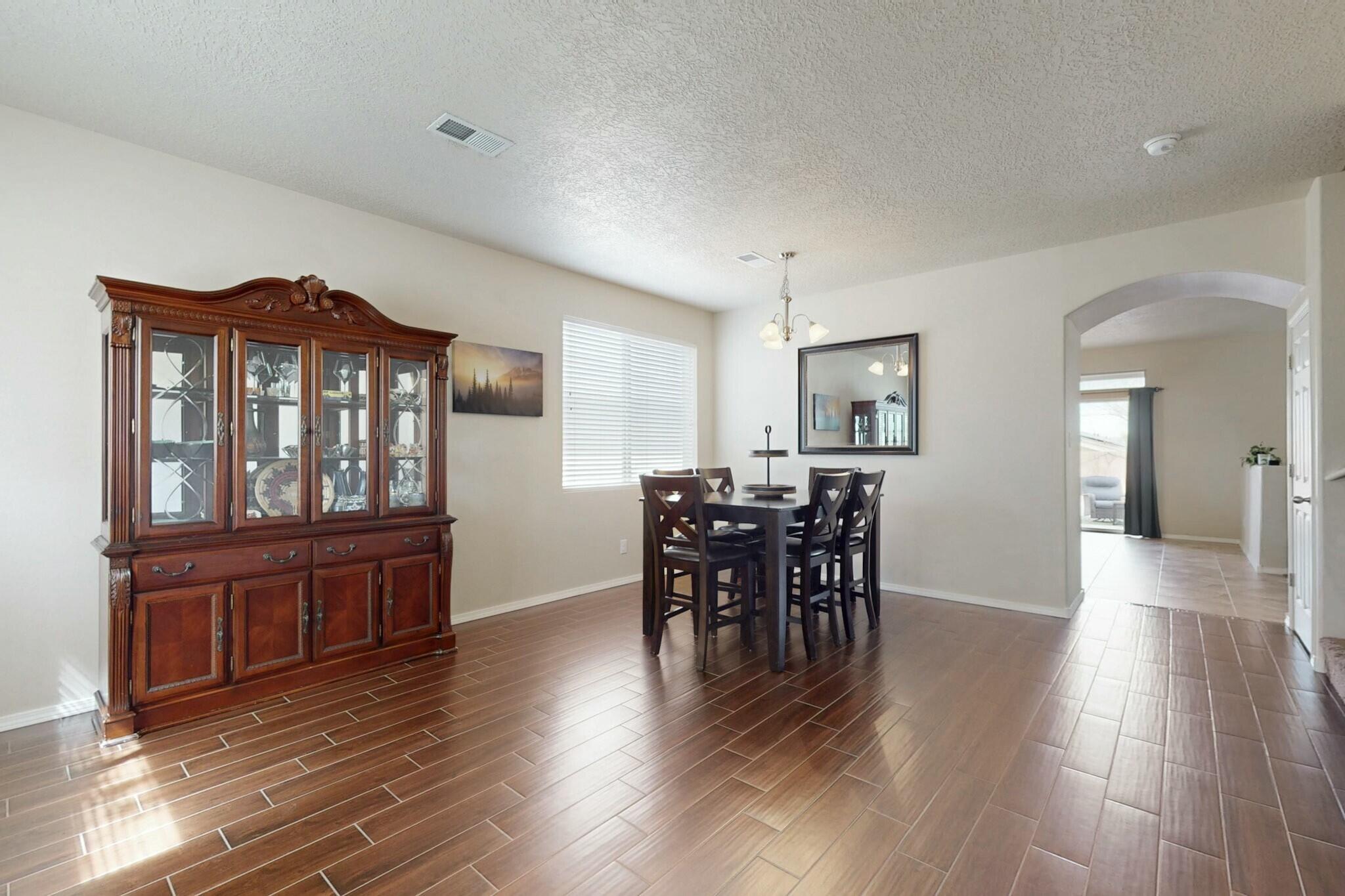 1842 BUCKSKIN Loop NE