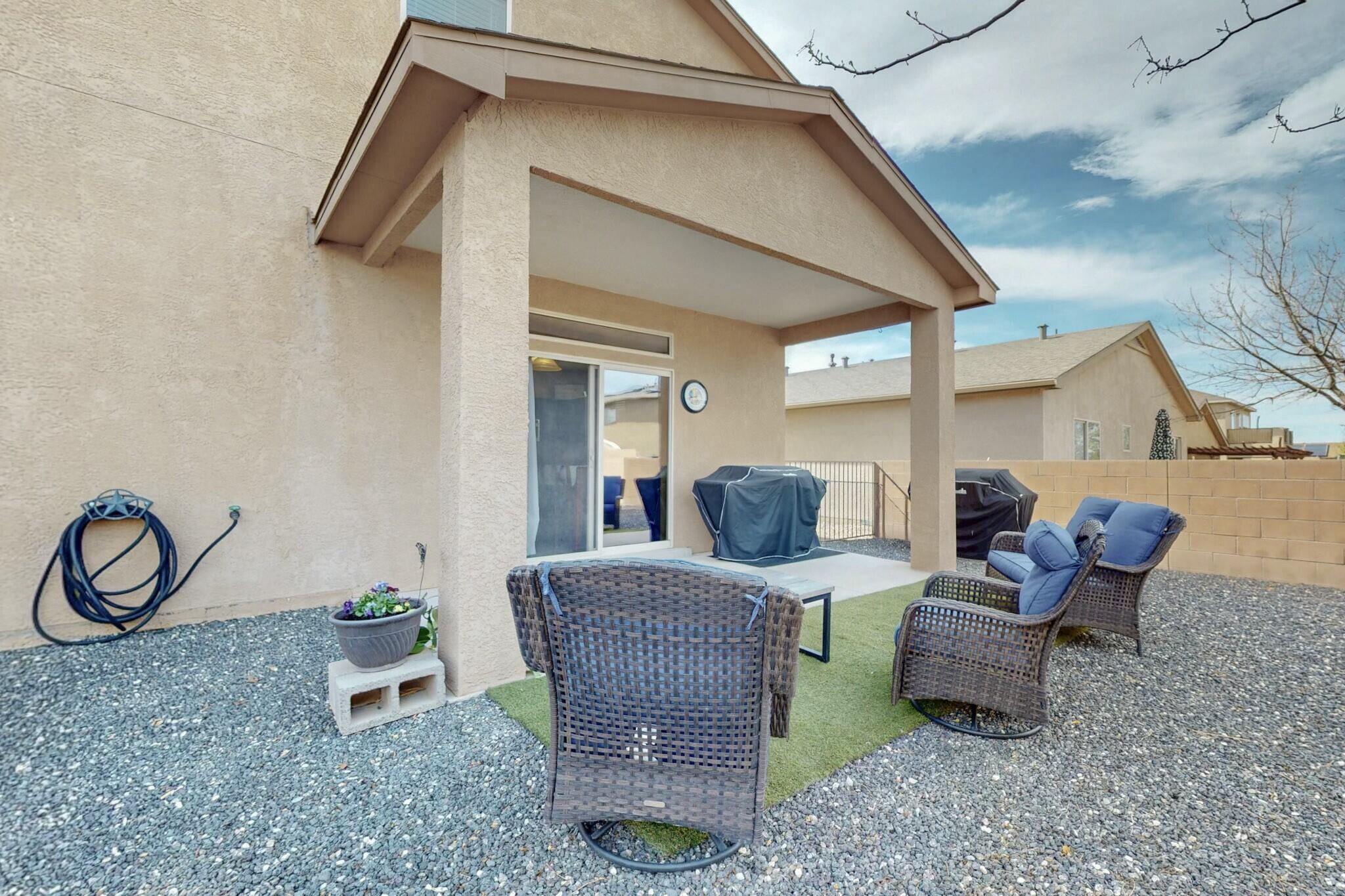 1842 BUCKSKIN Loop NE