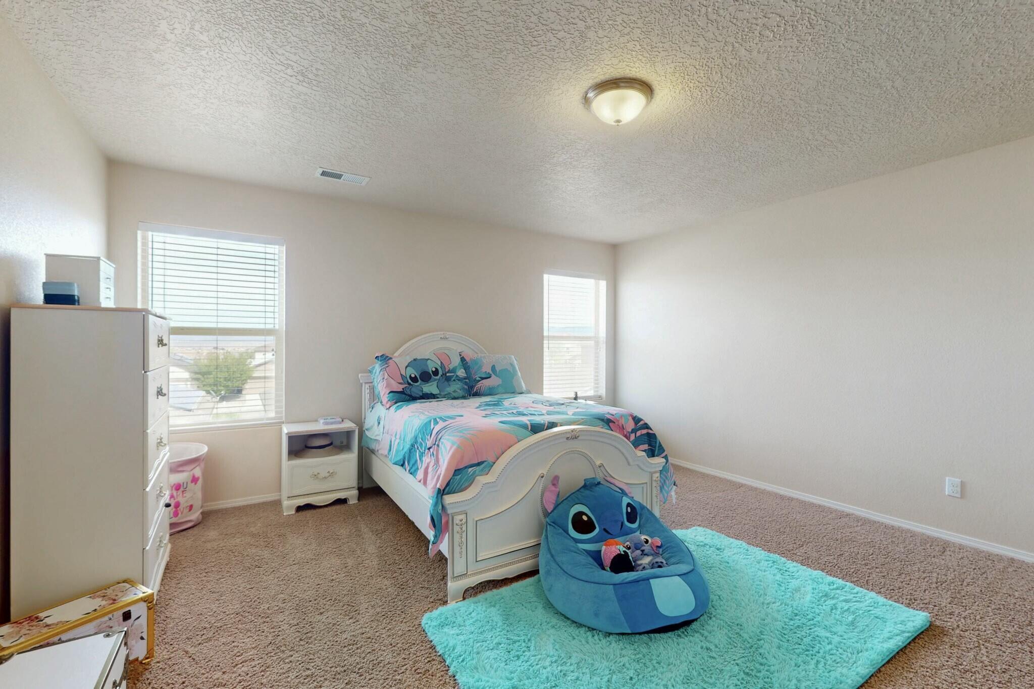 1842 BUCKSKIN Loop NE
