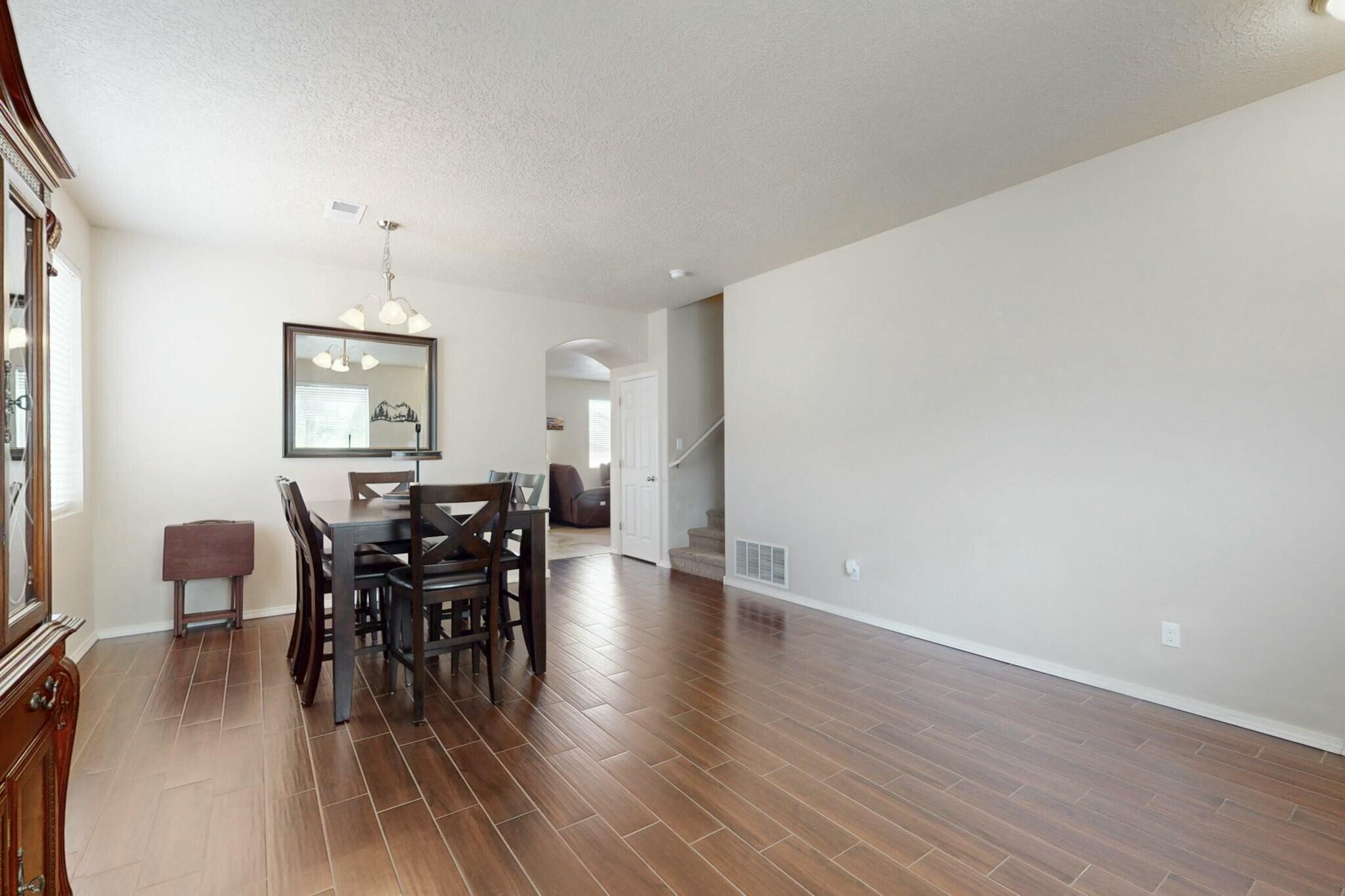 1842 BUCKSKIN Loop NE