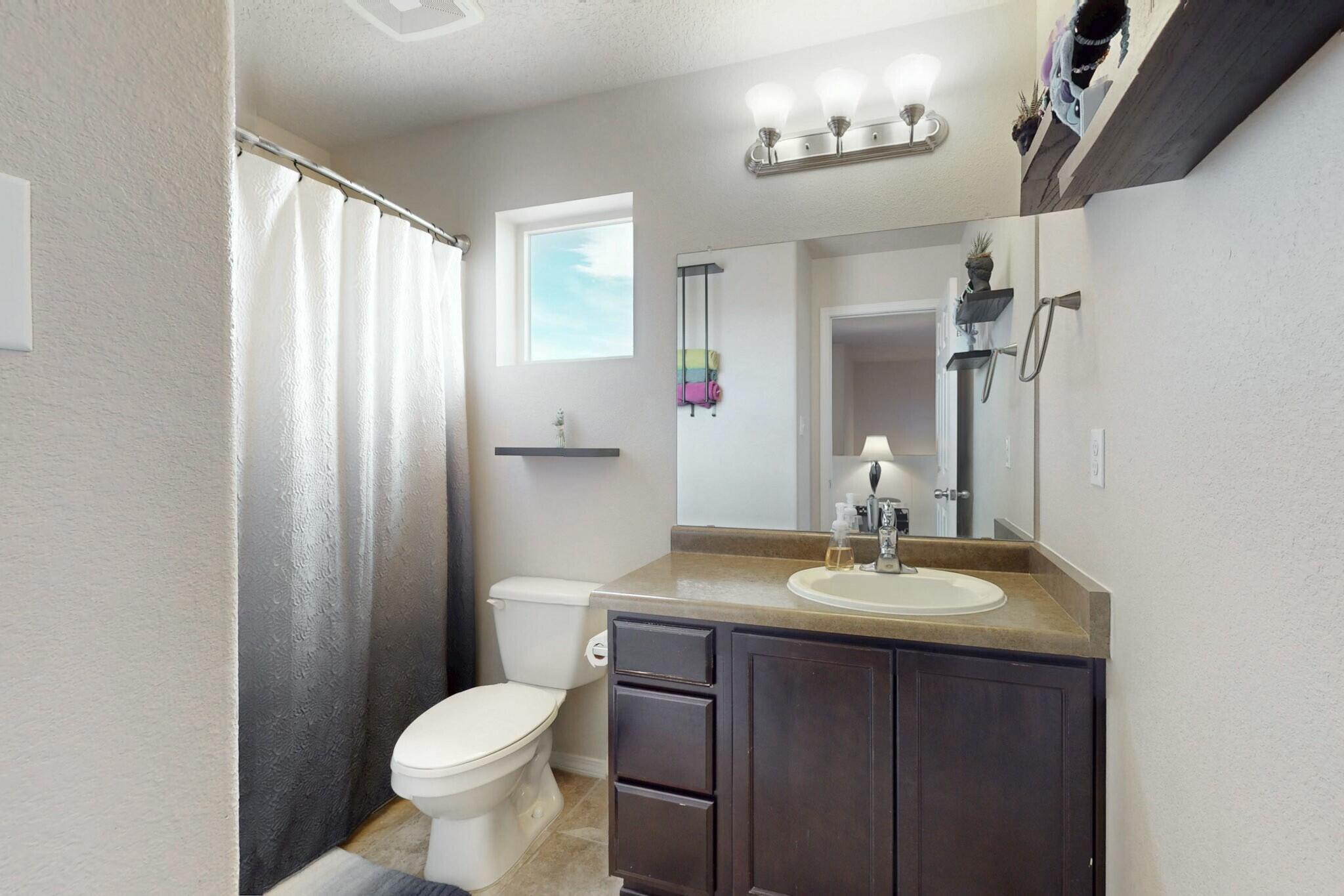 1842 BUCKSKIN Loop NE