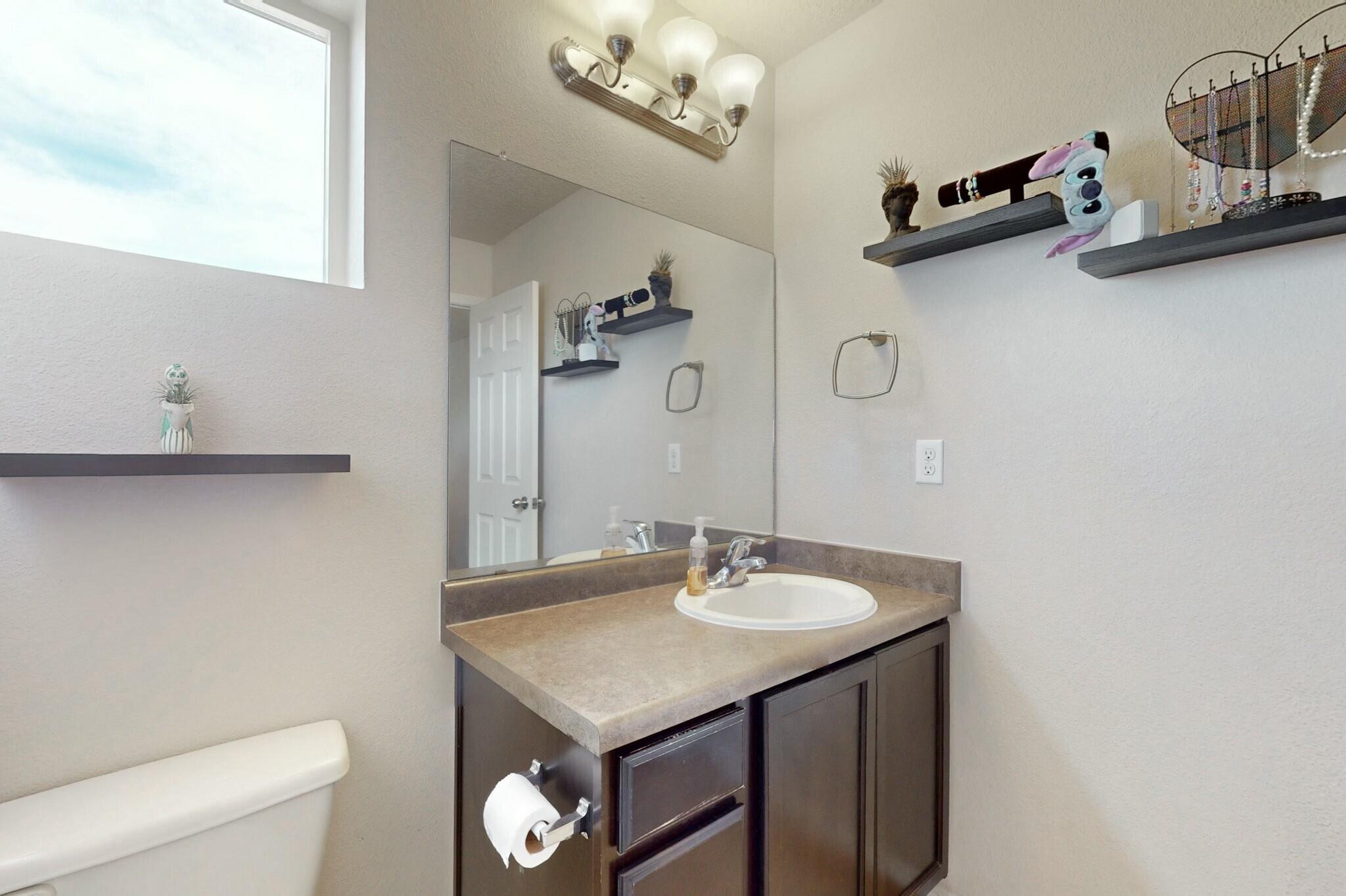 1842 BUCKSKIN Loop NE