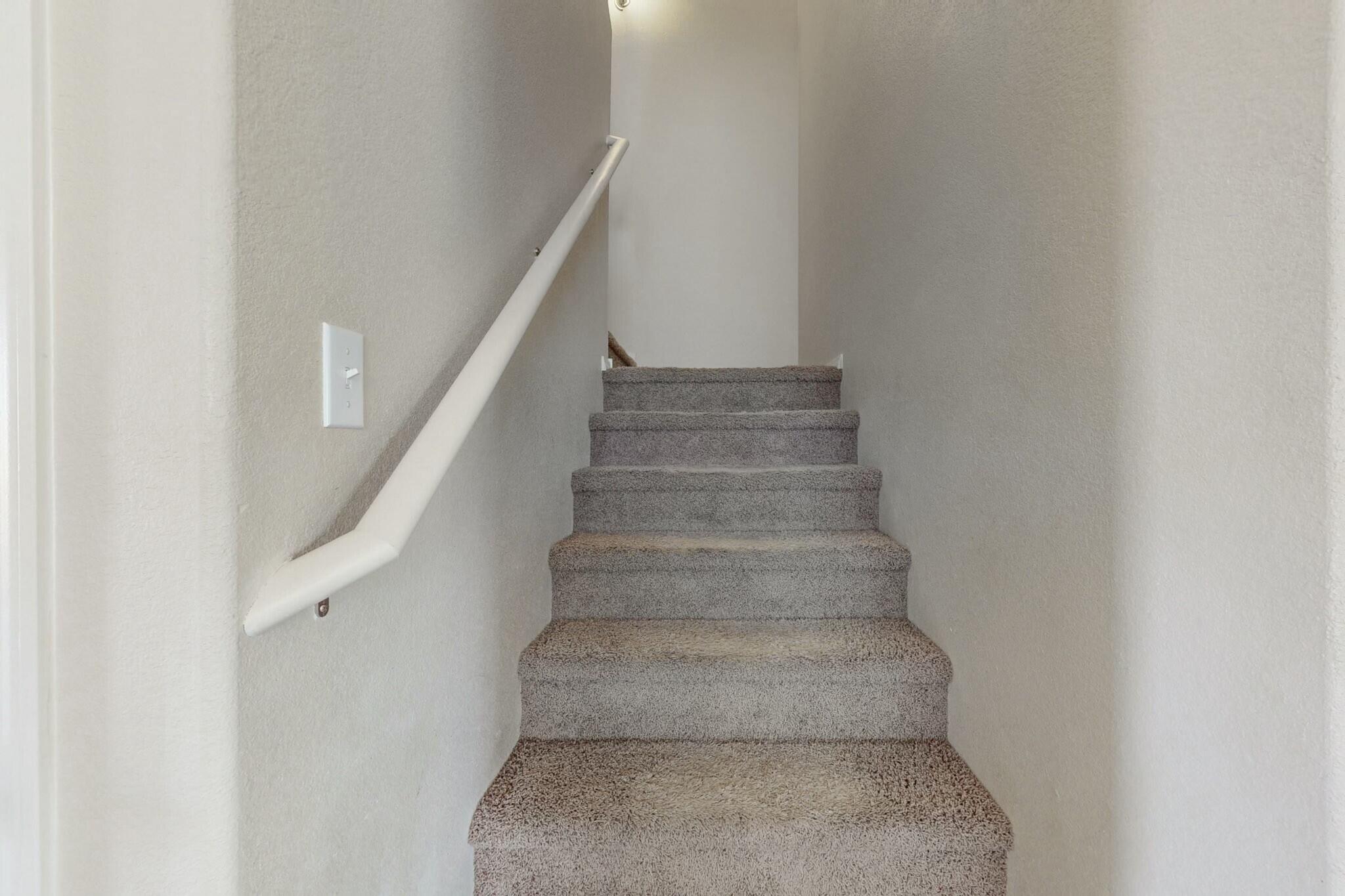 1842 BUCKSKIN Loop NE