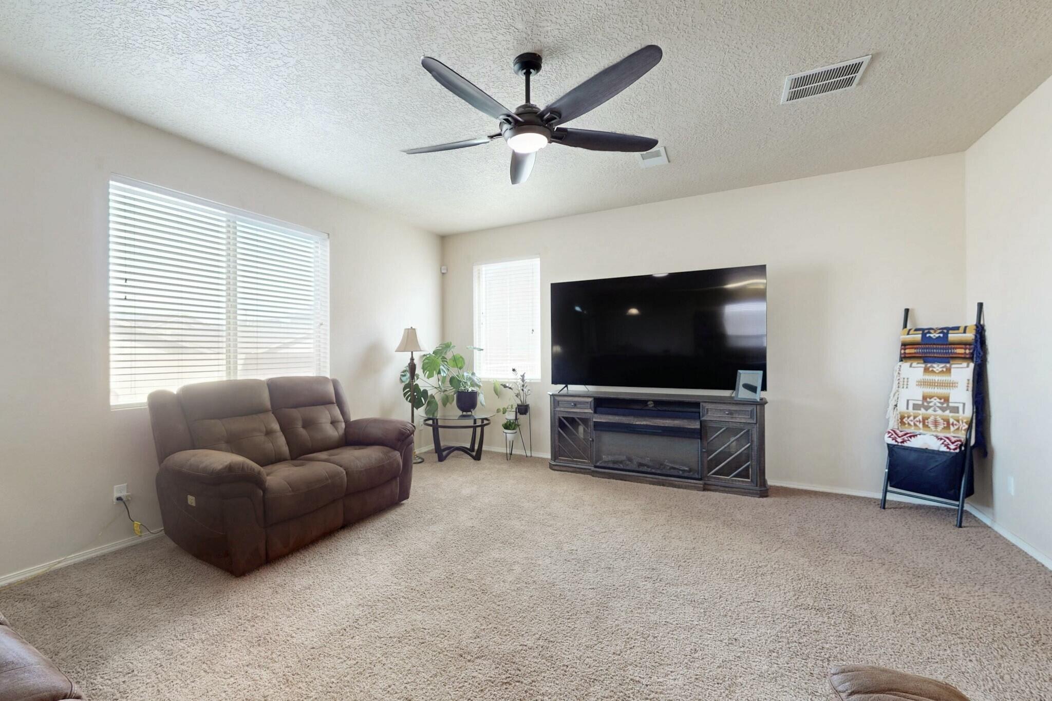 1842 BUCKSKIN Loop NE