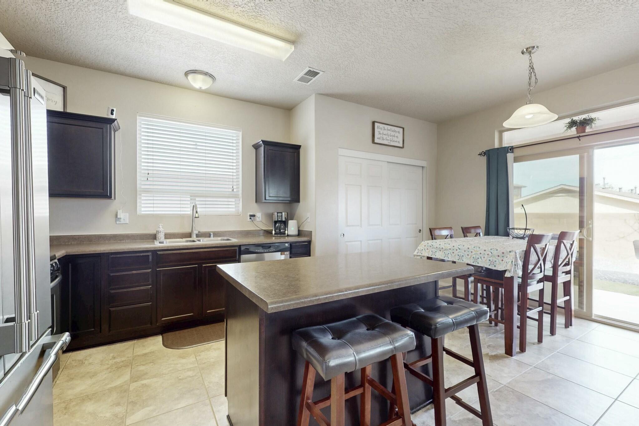 1842 BUCKSKIN Loop NE