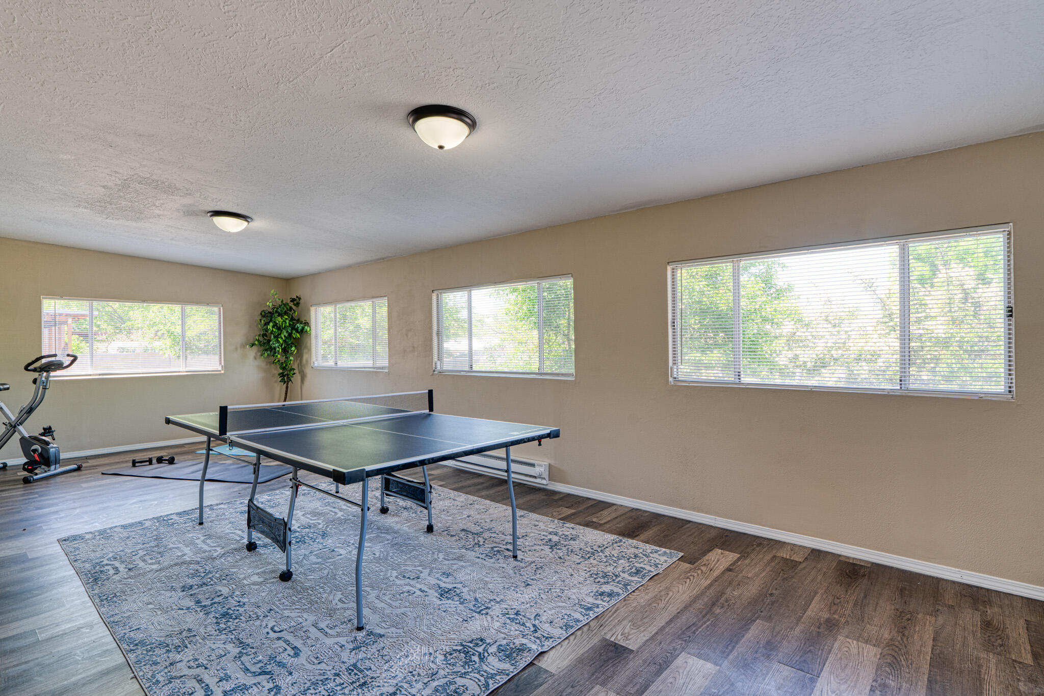 6421 Rosalind Drive NE