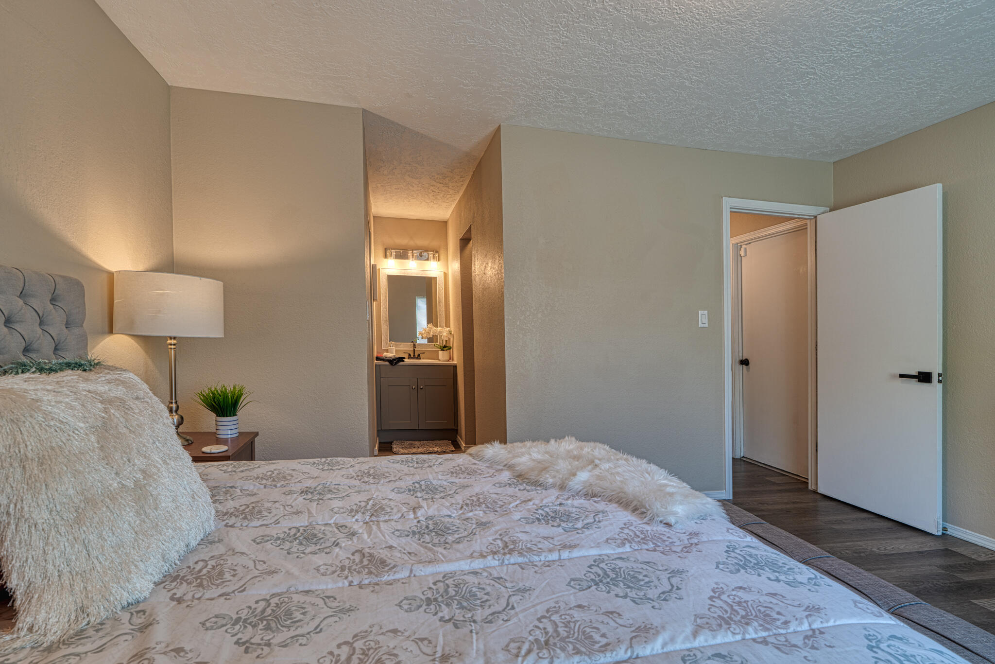 6421 Rosalind Drive NE