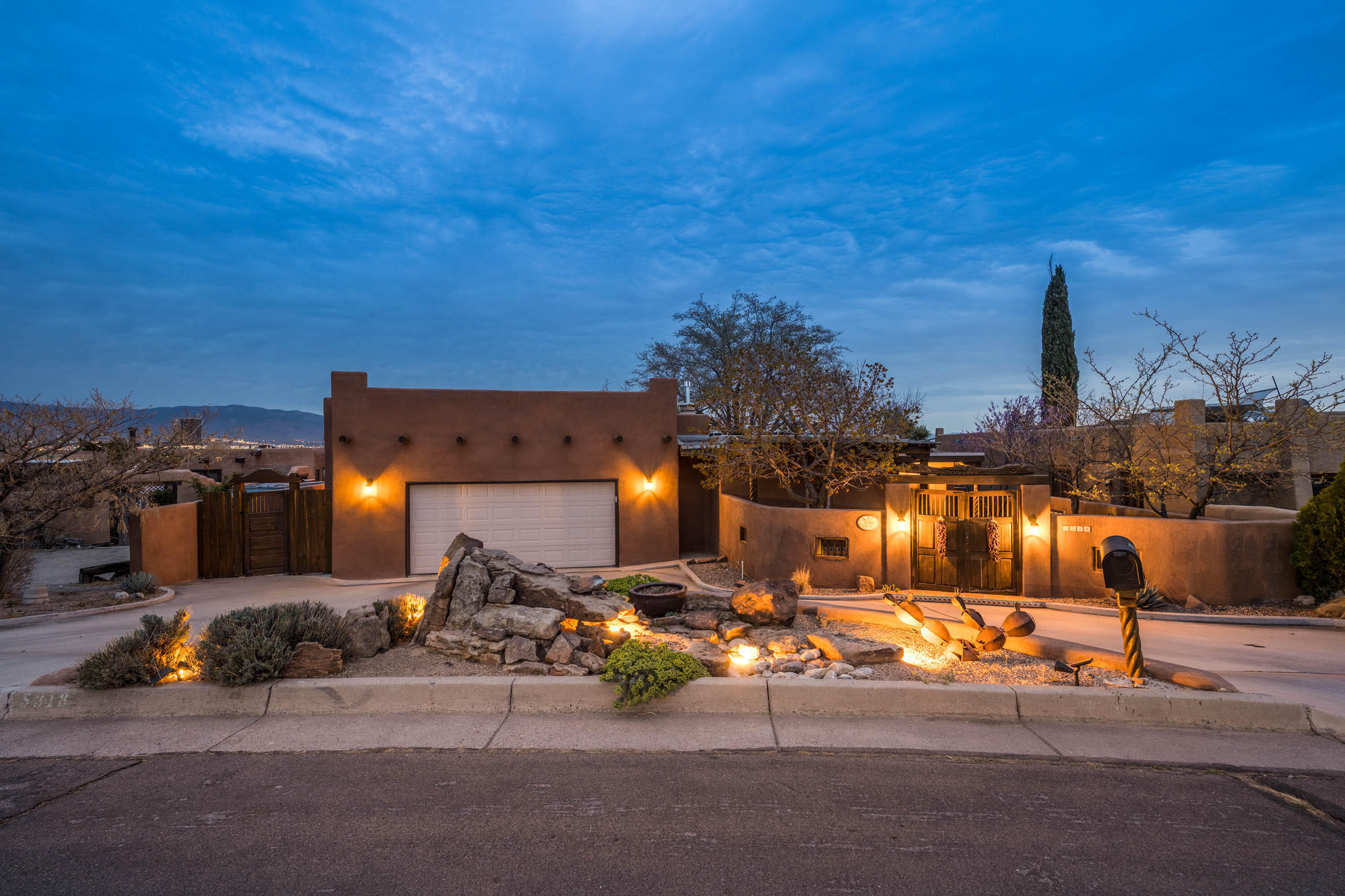 5318 CANADA VISTA Place NW