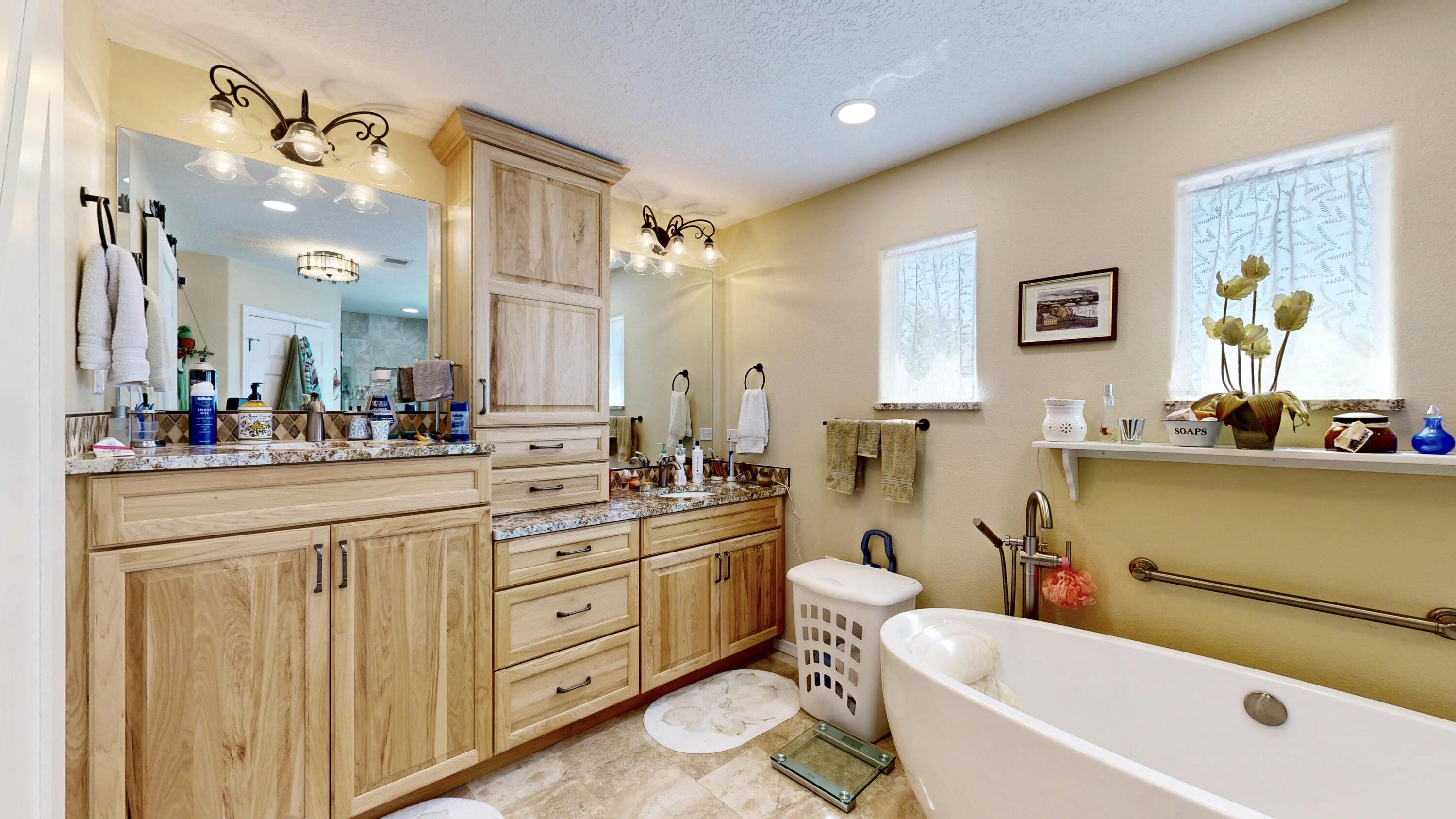 1080 CAPITAN Street NW