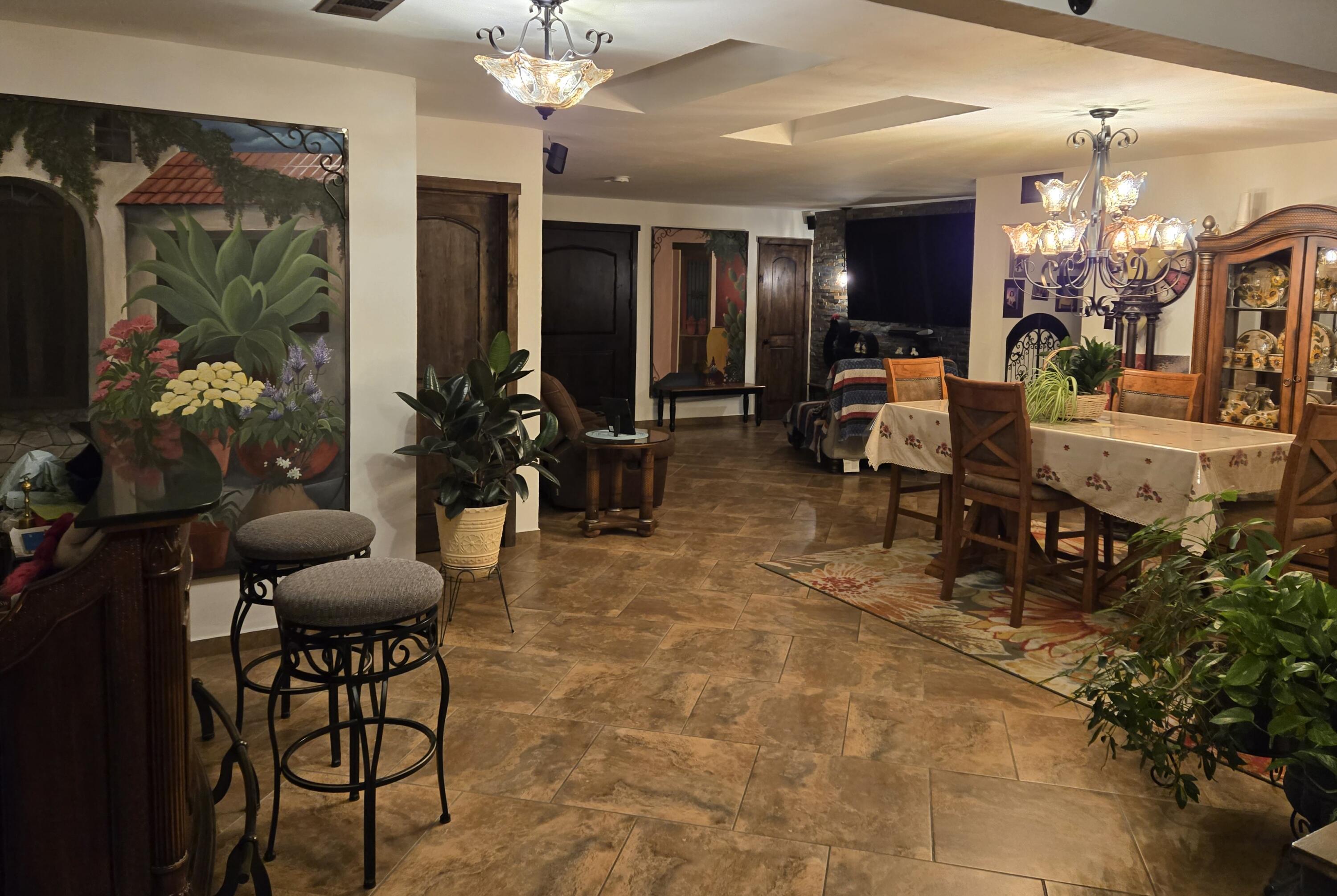 864 LOMA HERMOSA Drive NW