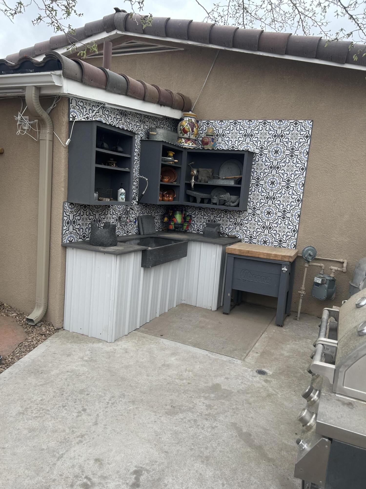 864 LOMA HERMOSA Drive NW