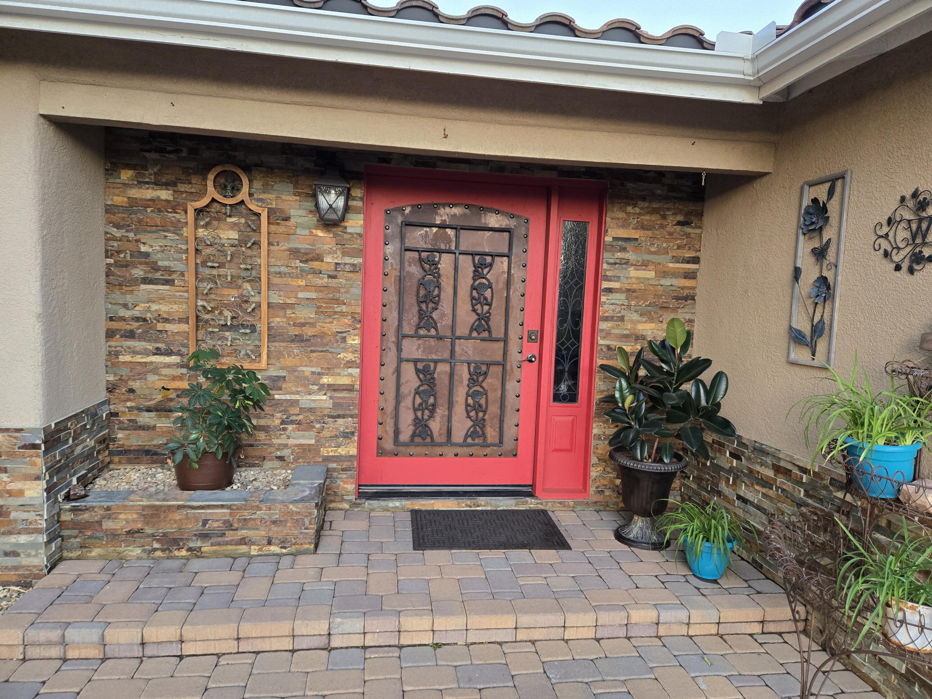 864 LOMA HERMOSA Drive NW