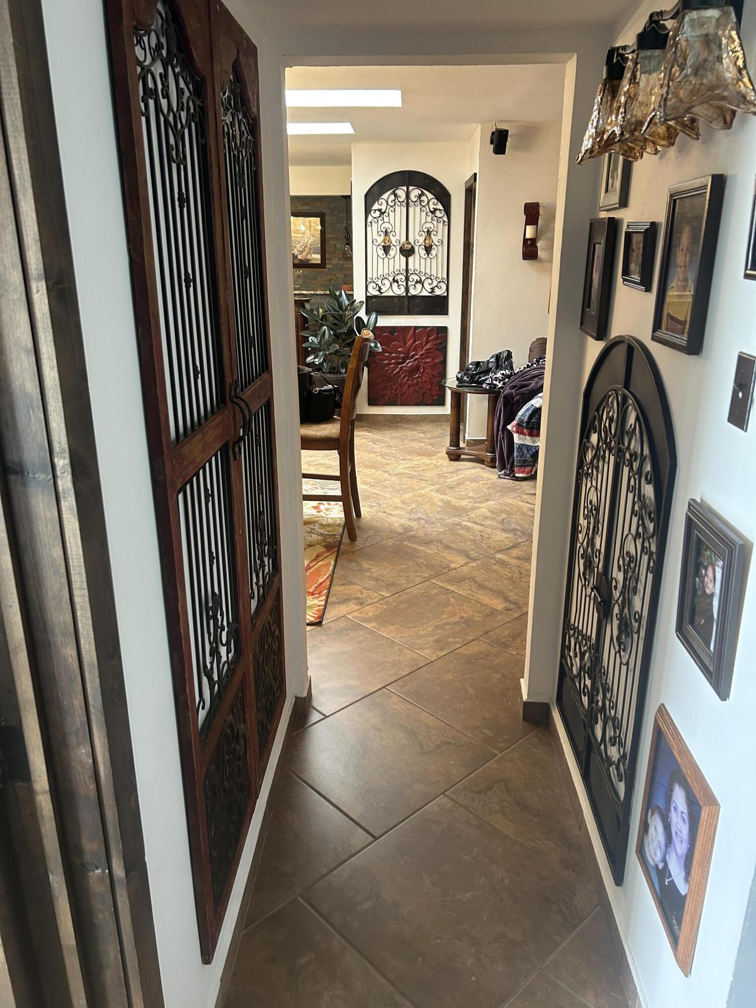 864 LOMA HERMOSA Drive NW