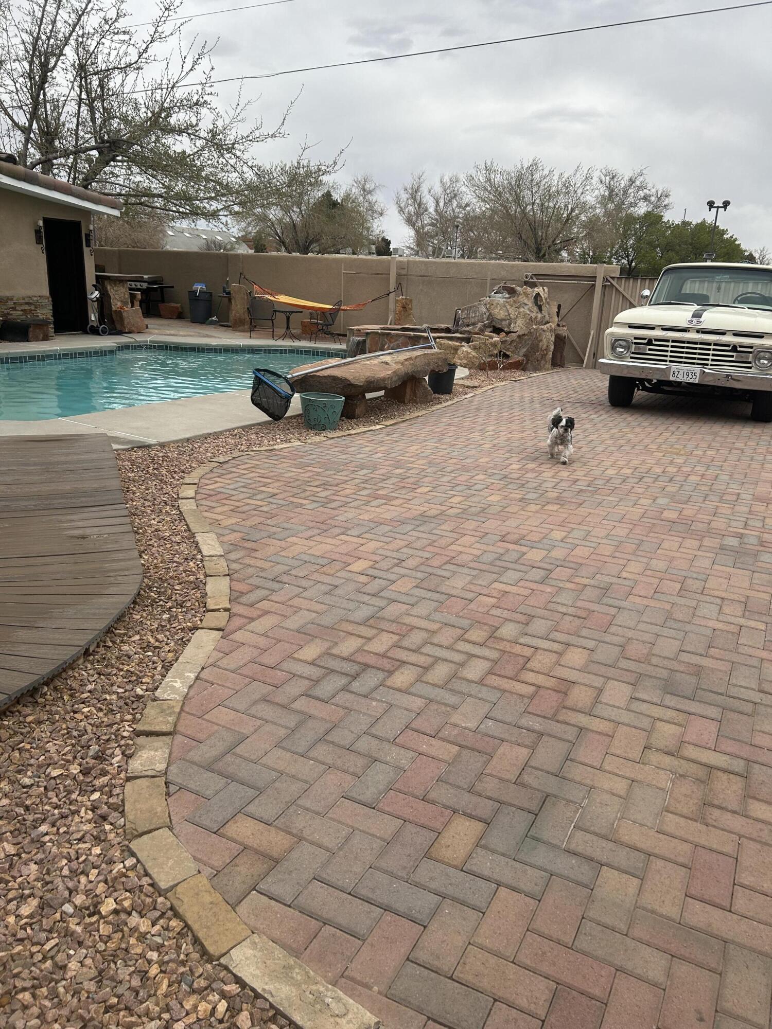 864 LOMA HERMOSA Drive NW