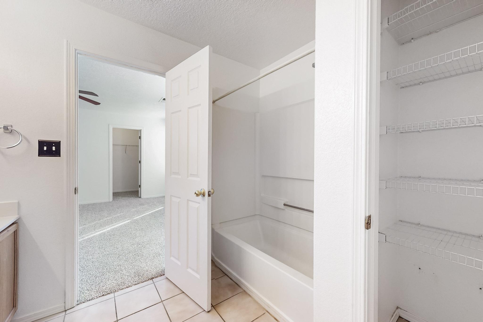 7105 HARTFORD HILLS Drive NE