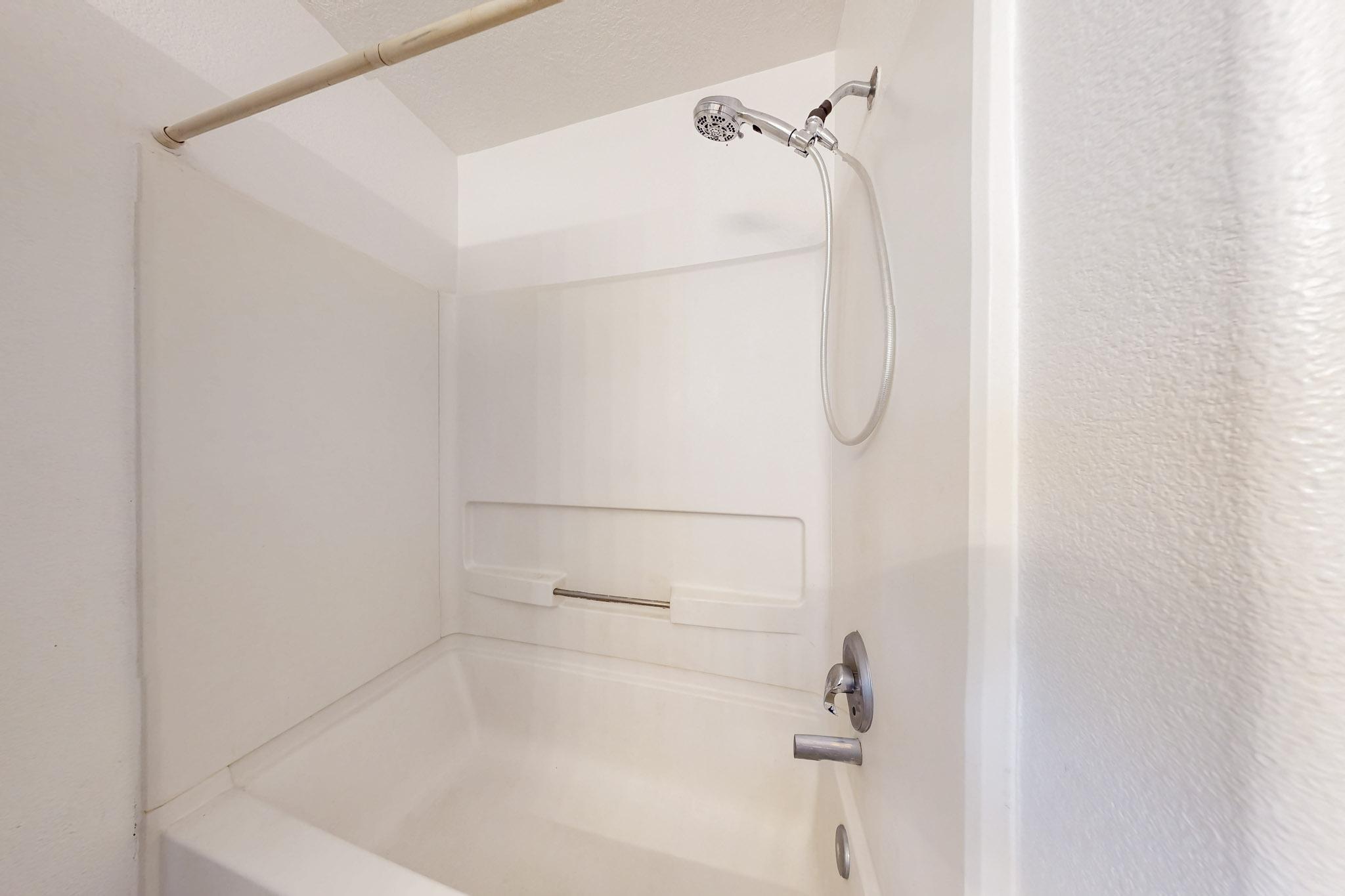 7105 HARTFORD HILLS Drive NE