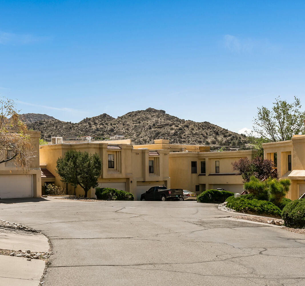 533 PINON CREEK Road SE