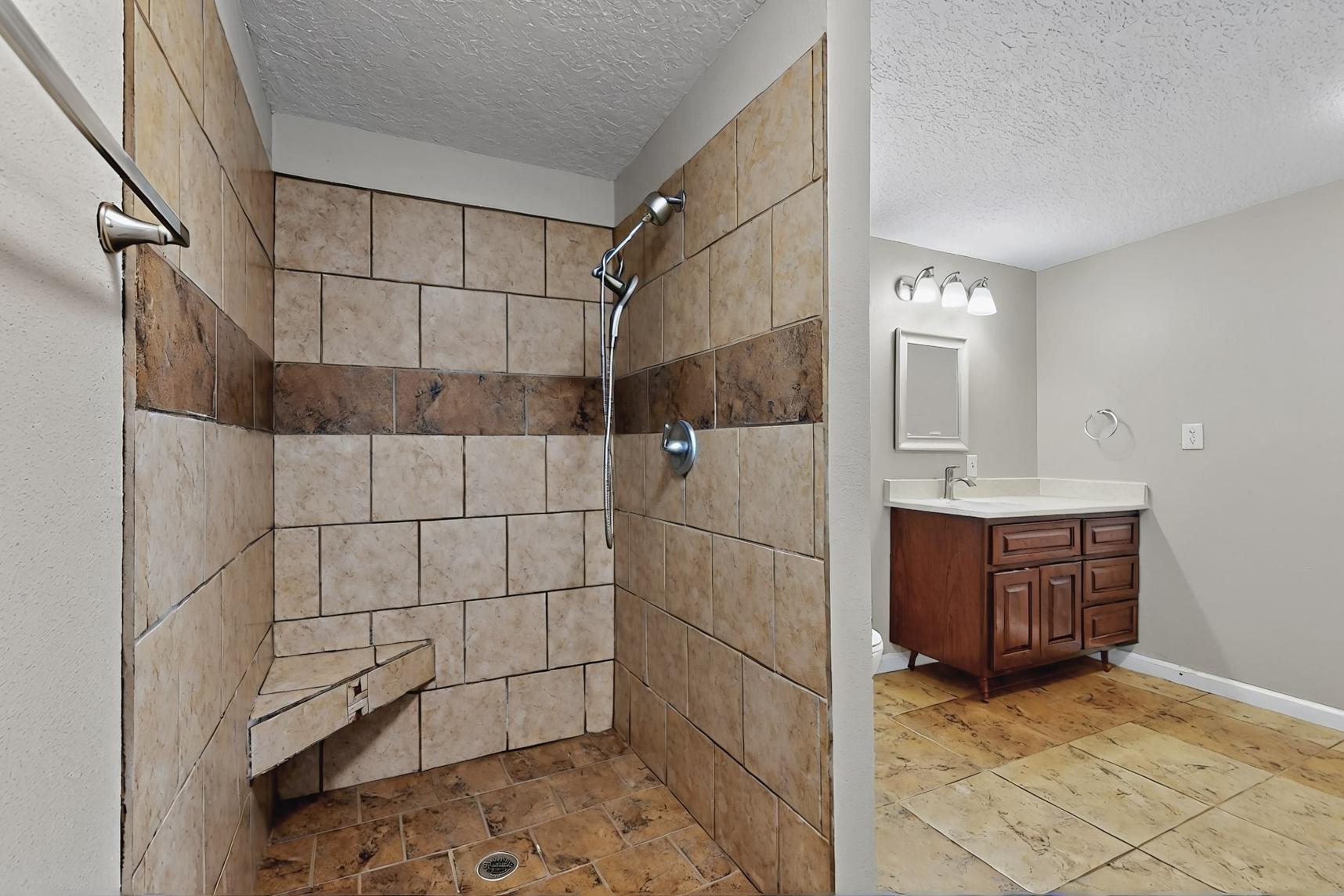 2215 TAPIA Boulevard SW