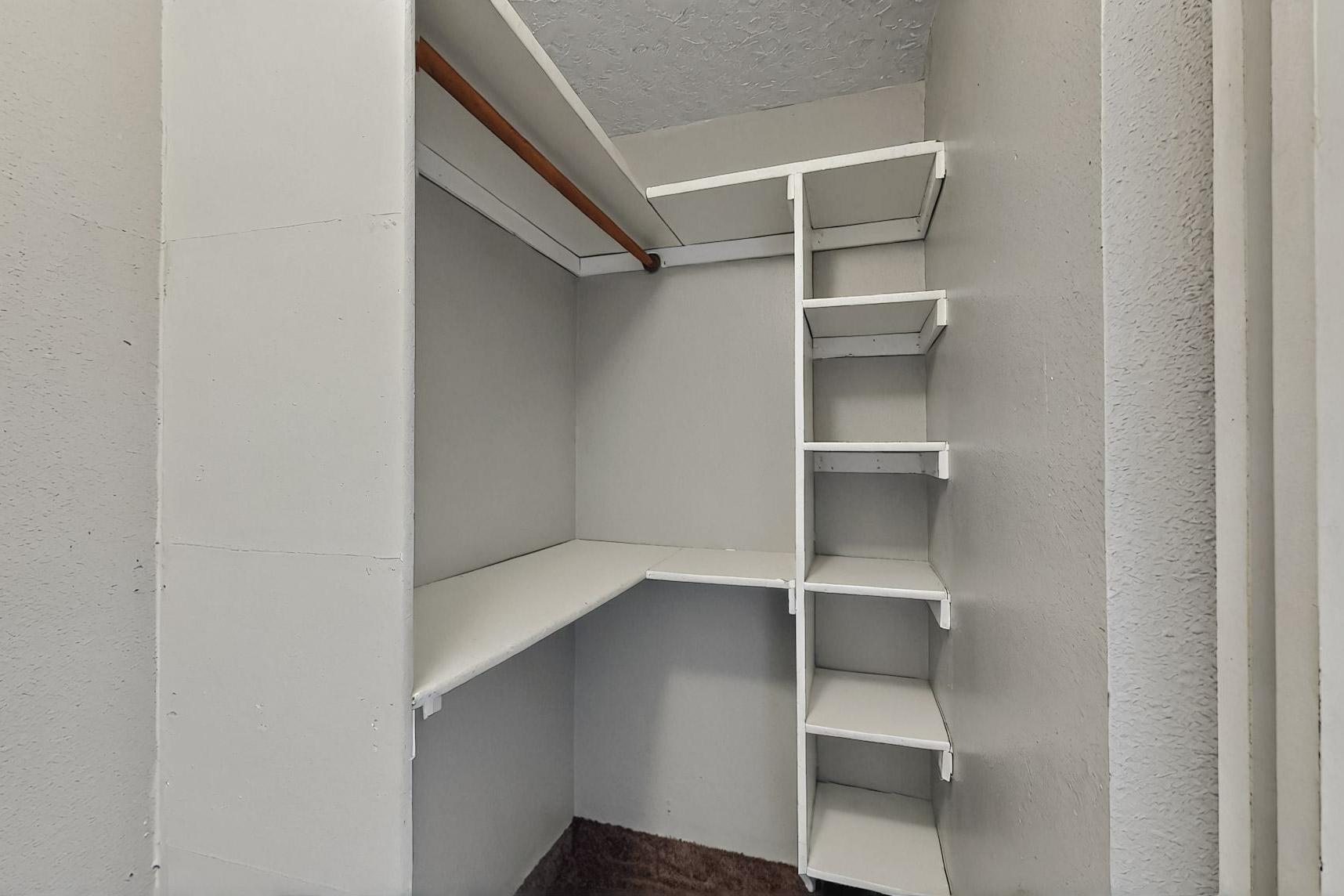 2215 TAPIA Boulevard SW