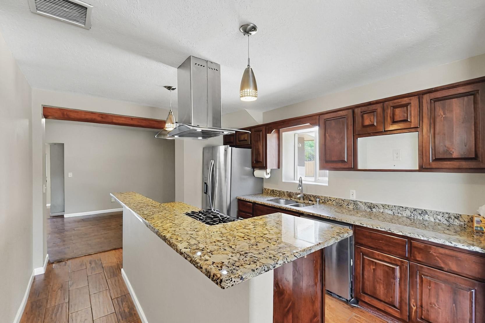 2215 TAPIA Boulevard SW