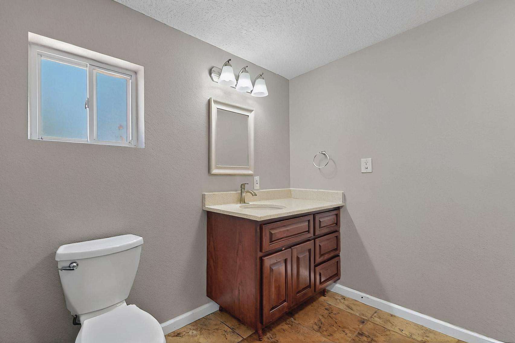 2215 TAPIA Boulevard SW