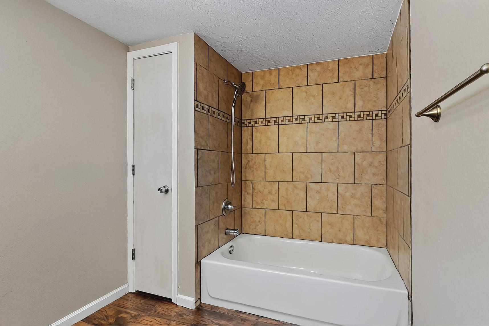 2215 TAPIA Boulevard SW